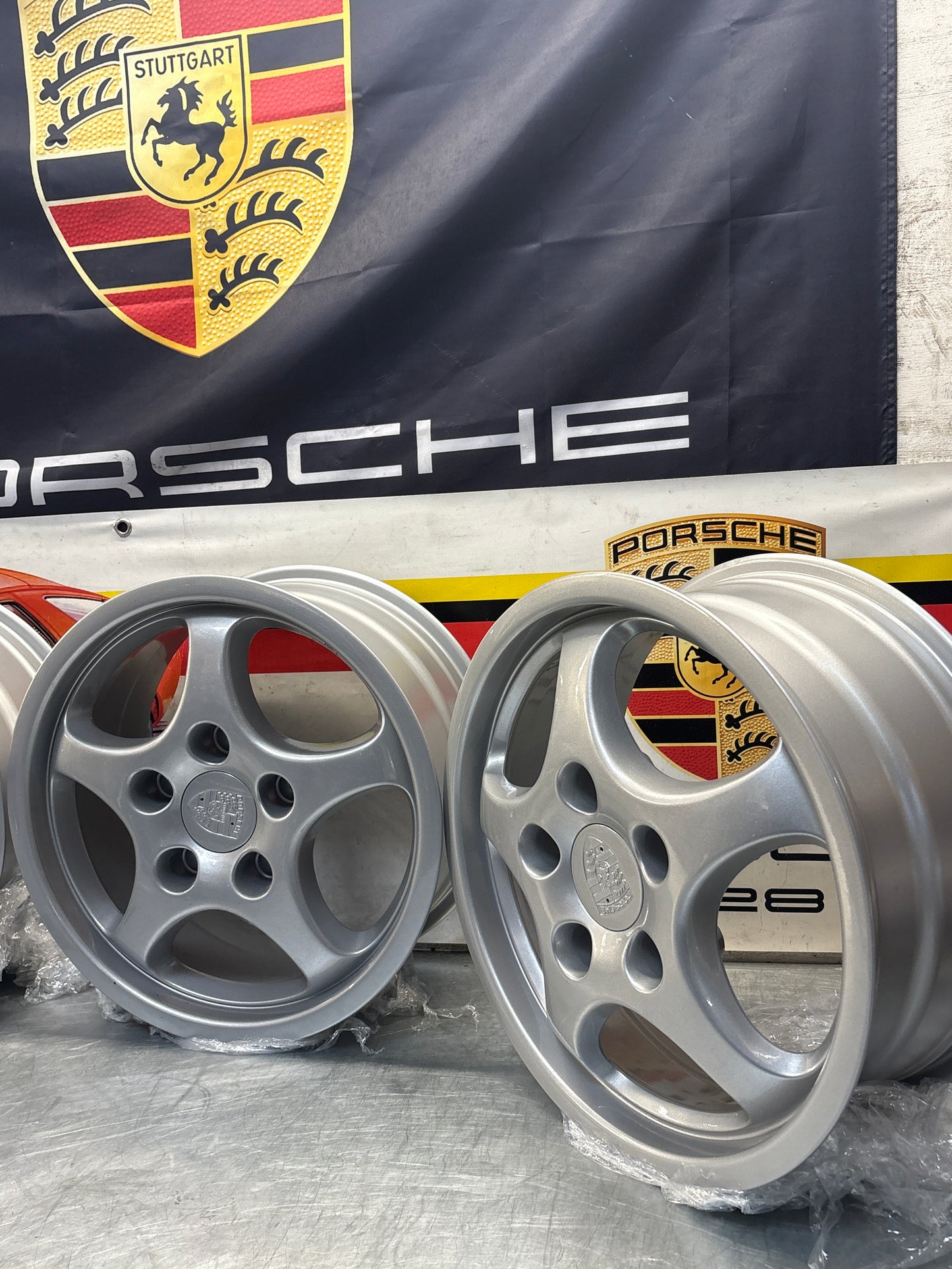 Porsche 944 968 16 inch alloy wheel set, refurbished 94436211400 / 94436211600