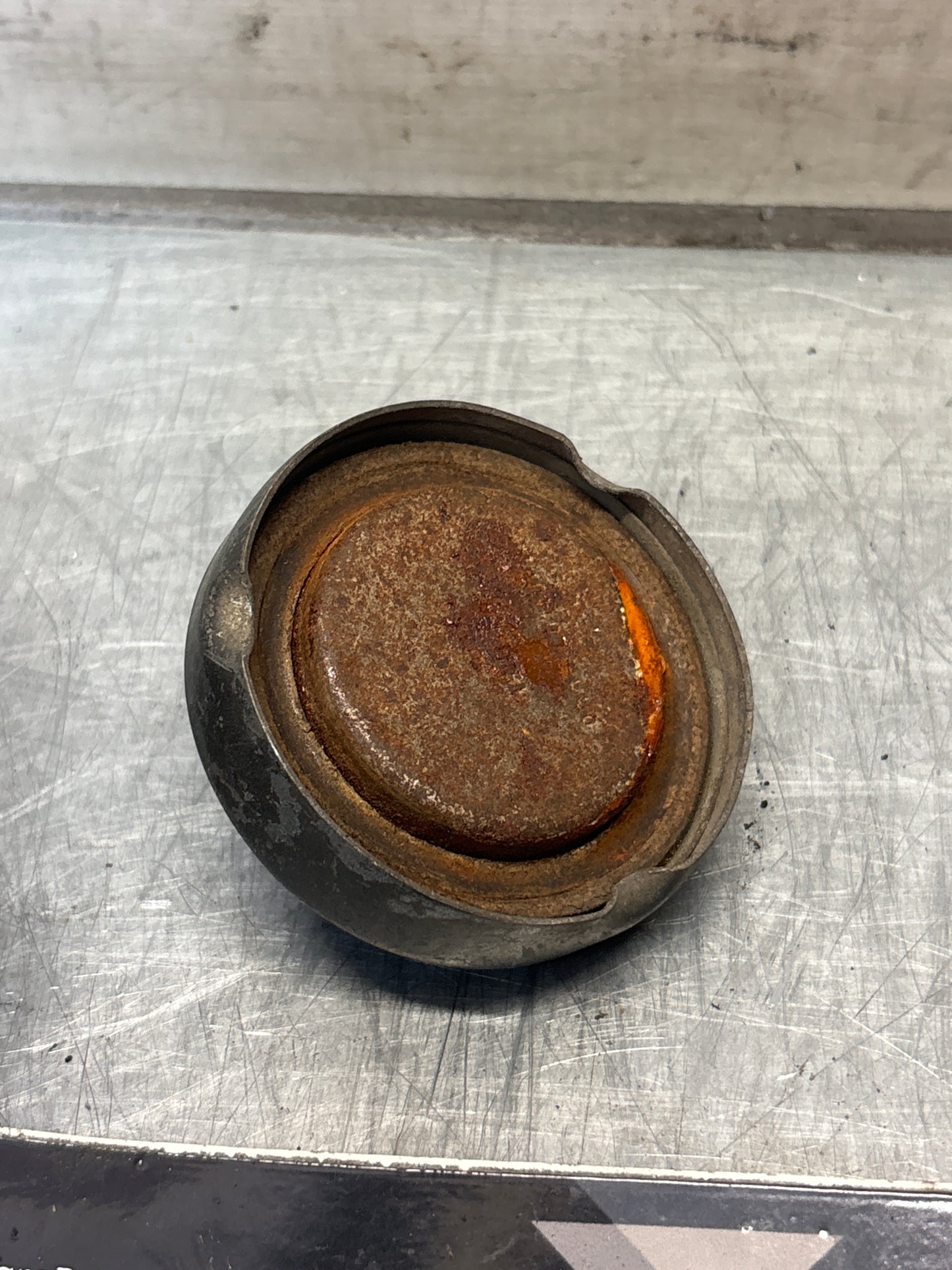 Porsche 911 F fuel tank cap, used 90120127100