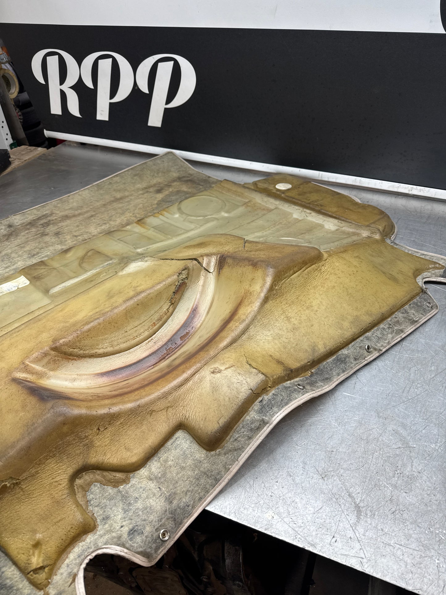 Porsche 924S 944 85.5- boot carpet, champagne, 94555506303 used, space saver wheel type