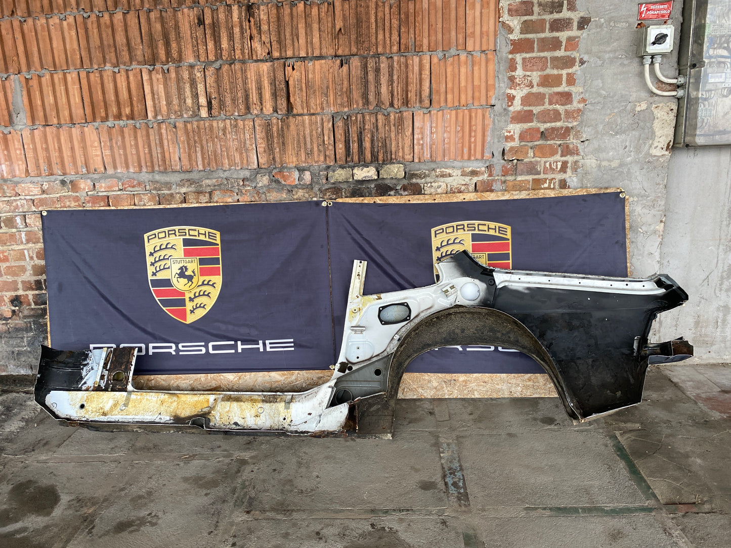 Porsche 944 Right side cut, rear fender with sill 94450390403, 94450361200