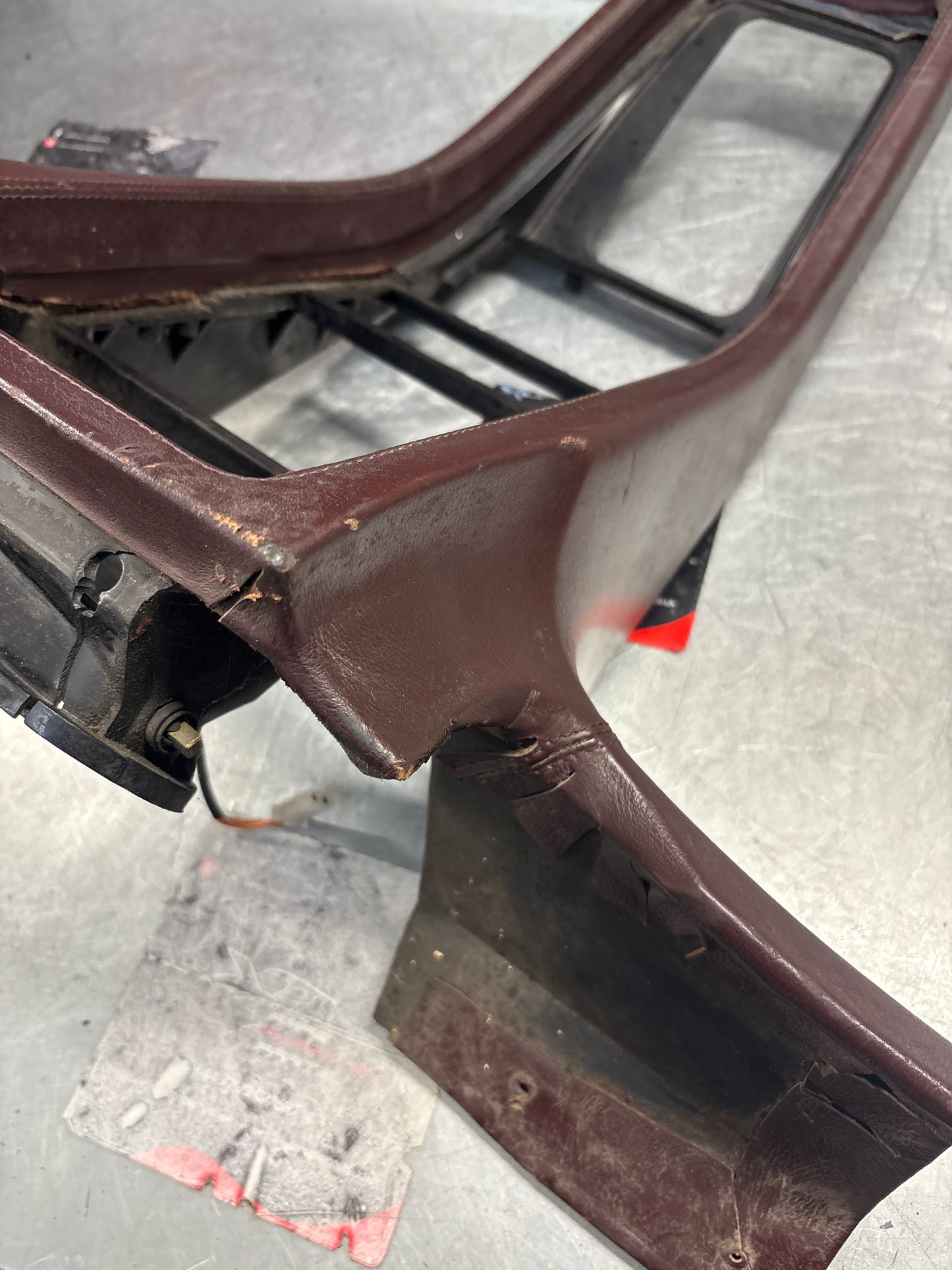 Porsche 928 Center console, used 92855206304 burgundy
