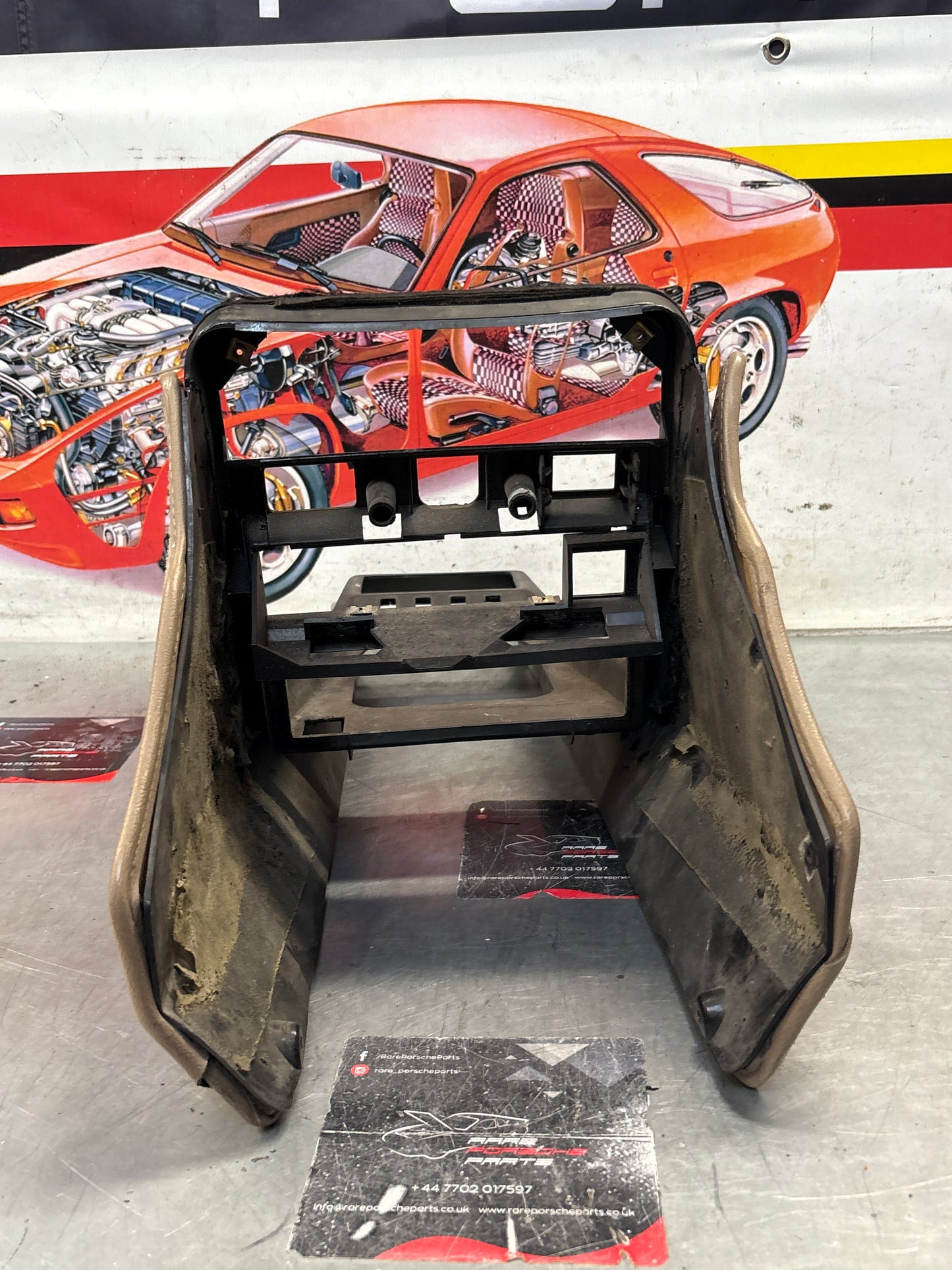 Porsche 924 centre console black, with one switch hole 477857951 / 477857969 used, with cream carpet, used