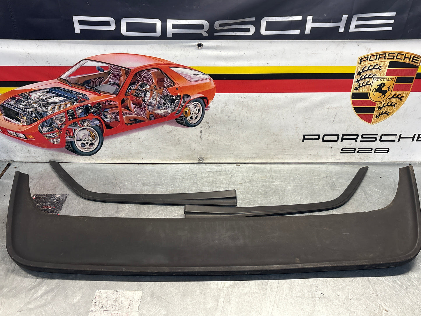 Porsche 944 set of rear boot rubber spoiler used 93751255500 / 93751255700 / 93751255800