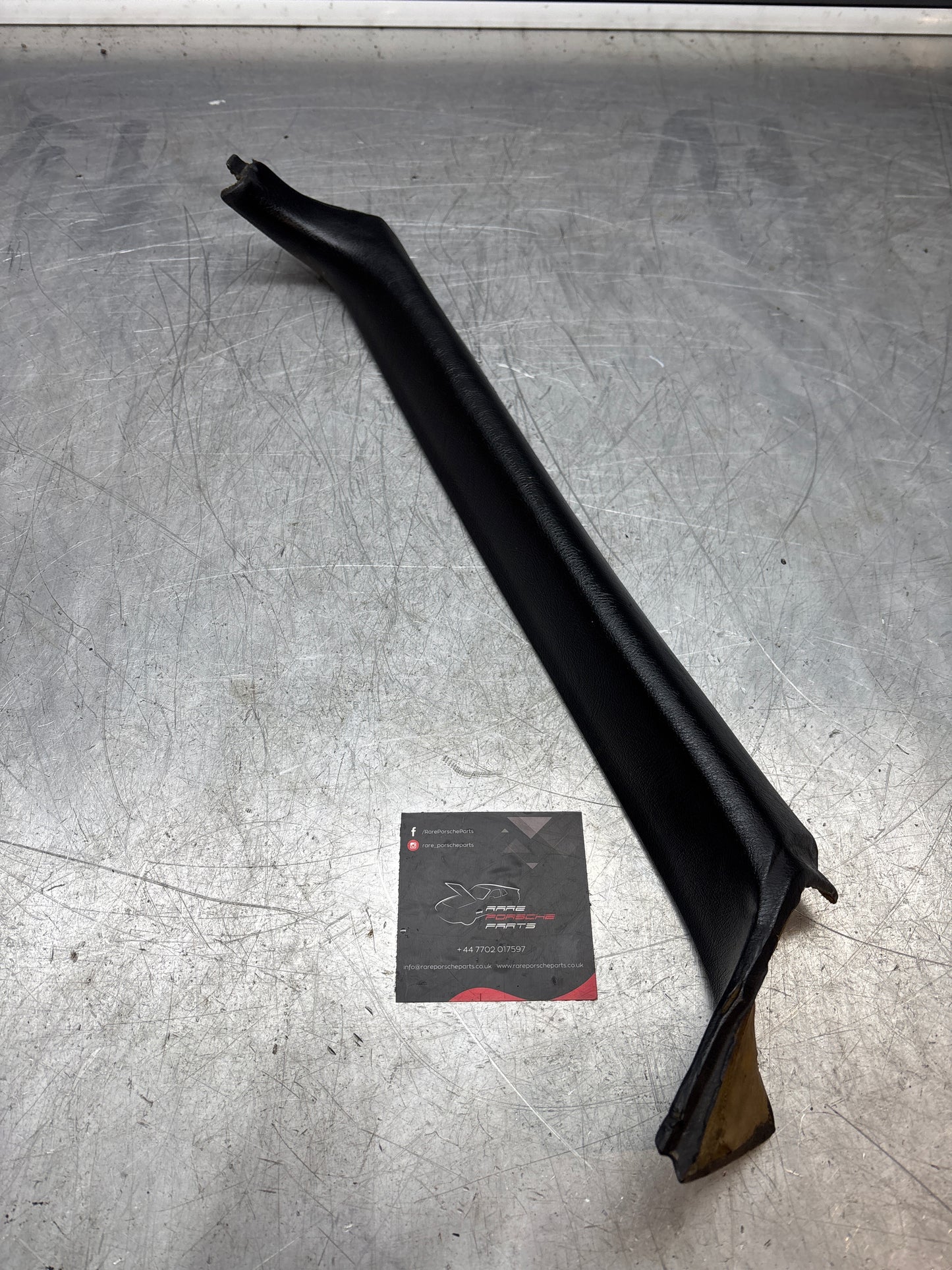 Porsche 928 A rivestimento montante 928555074 destro, nero, usato