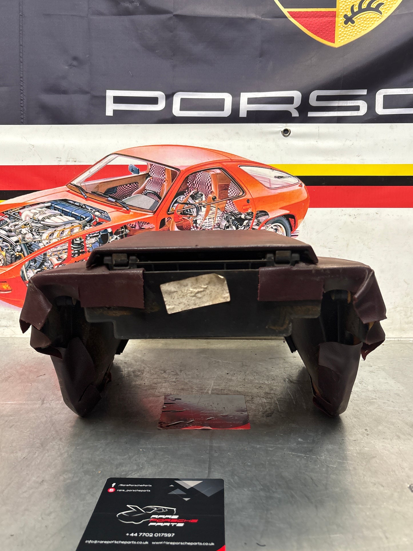 Porsche 928 S center console, rear armrest, Burgrundy, no key, and lock 92852206757 92852206150 used