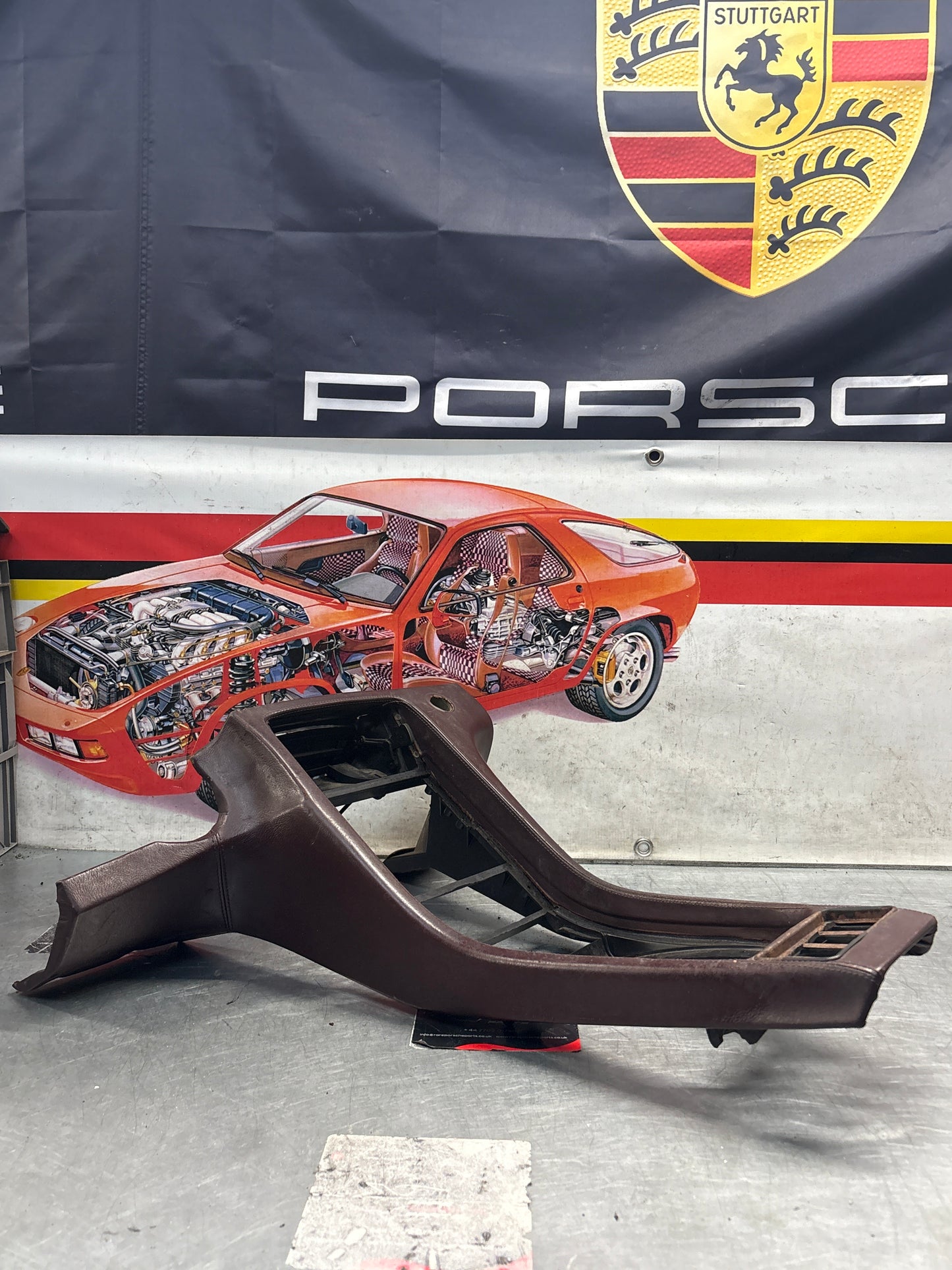 Porsche 928 Center console, used 92855206304 burgundy