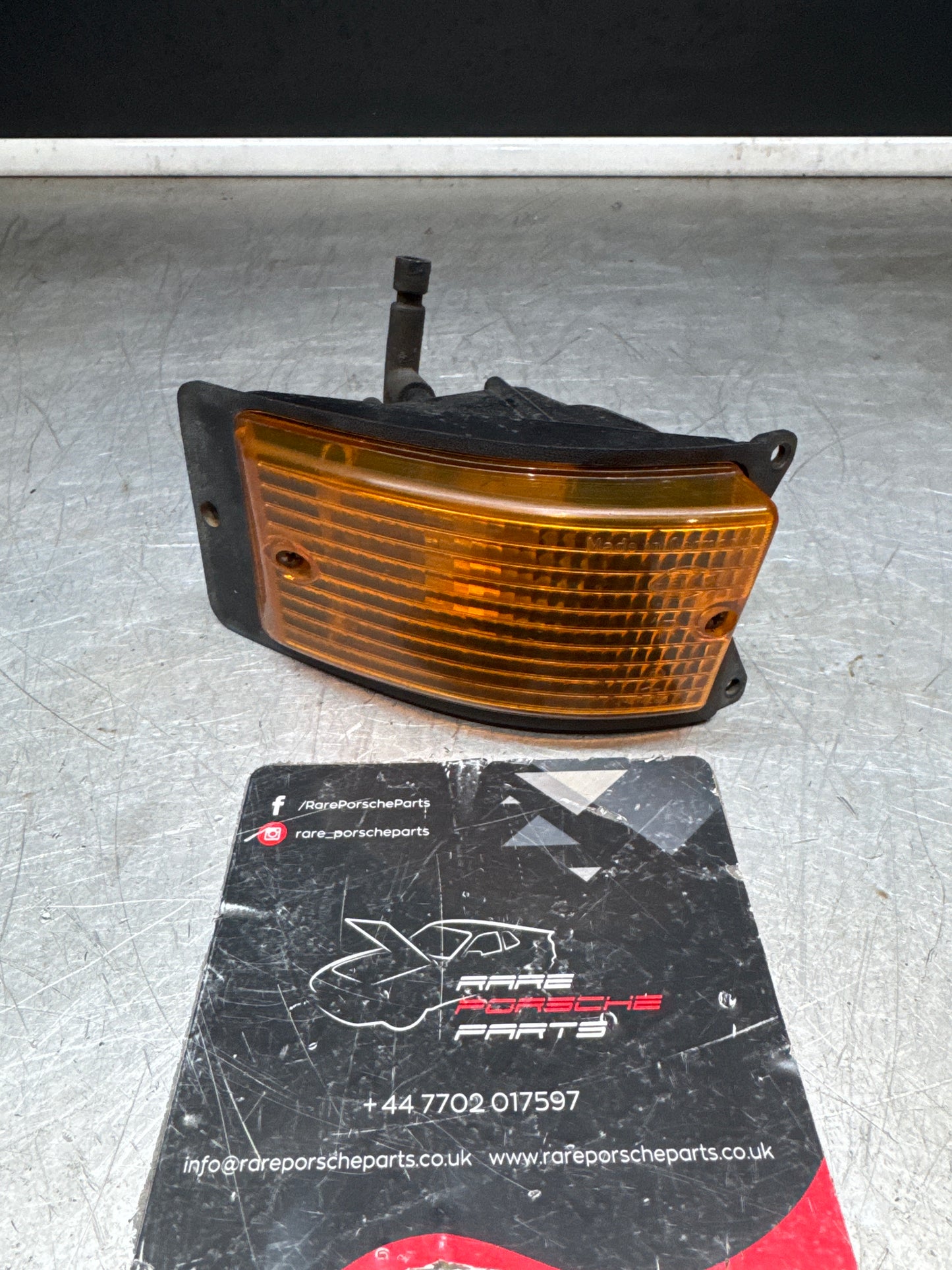 Porsche 924 O/S LH Front indicator unit used 477953065A