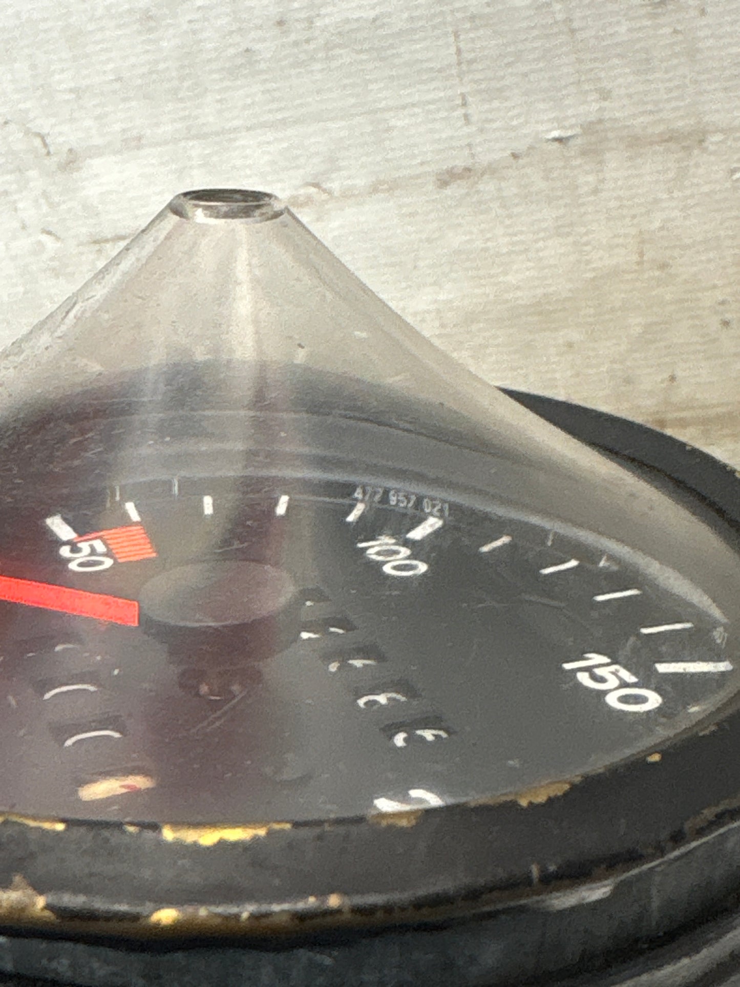 Porsche 924 Early km/h speedometer with 32k showing 477957021