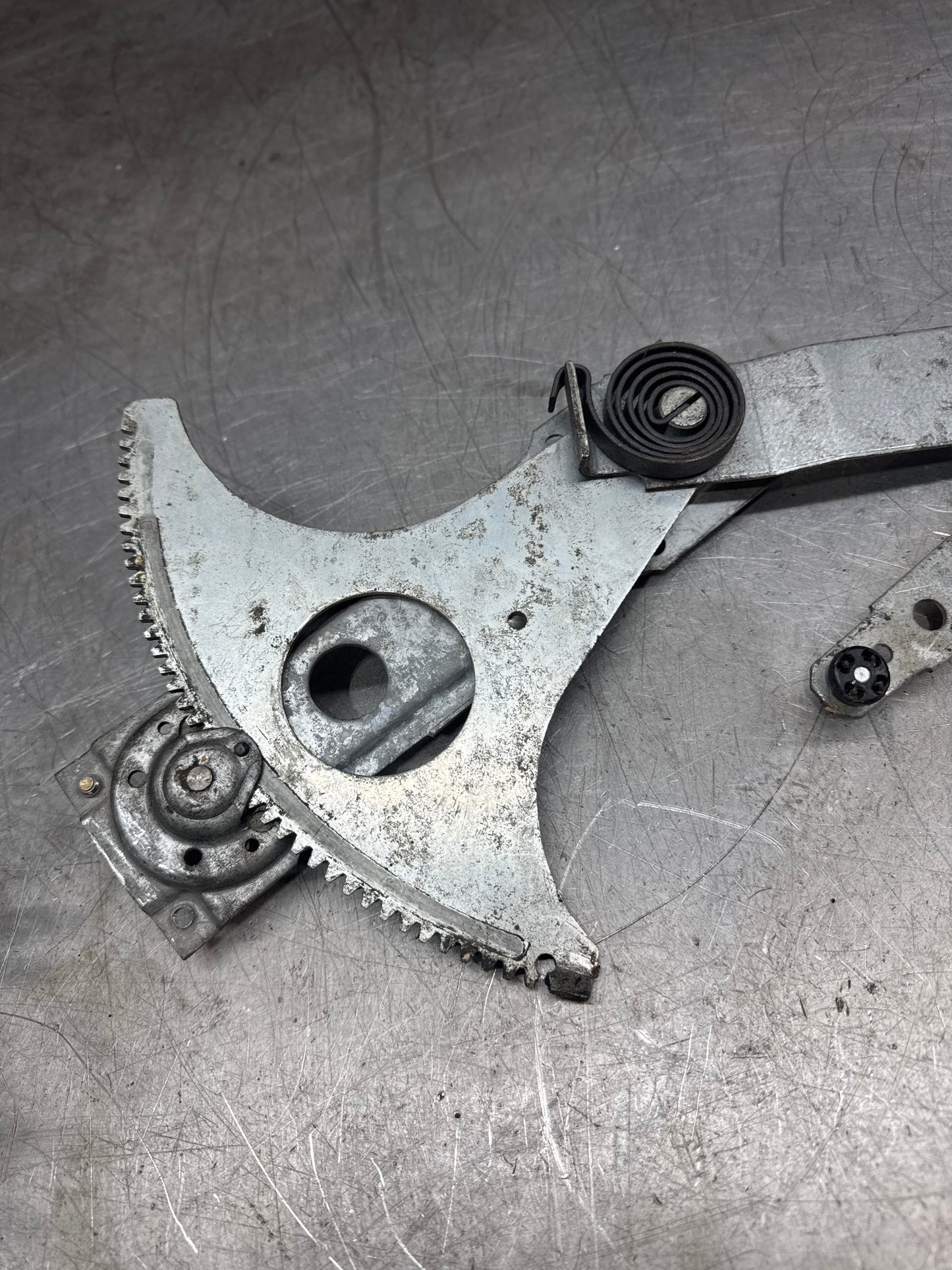 Porsche 968 club sport manual window regulator. Good condition. Left side. 477837441A