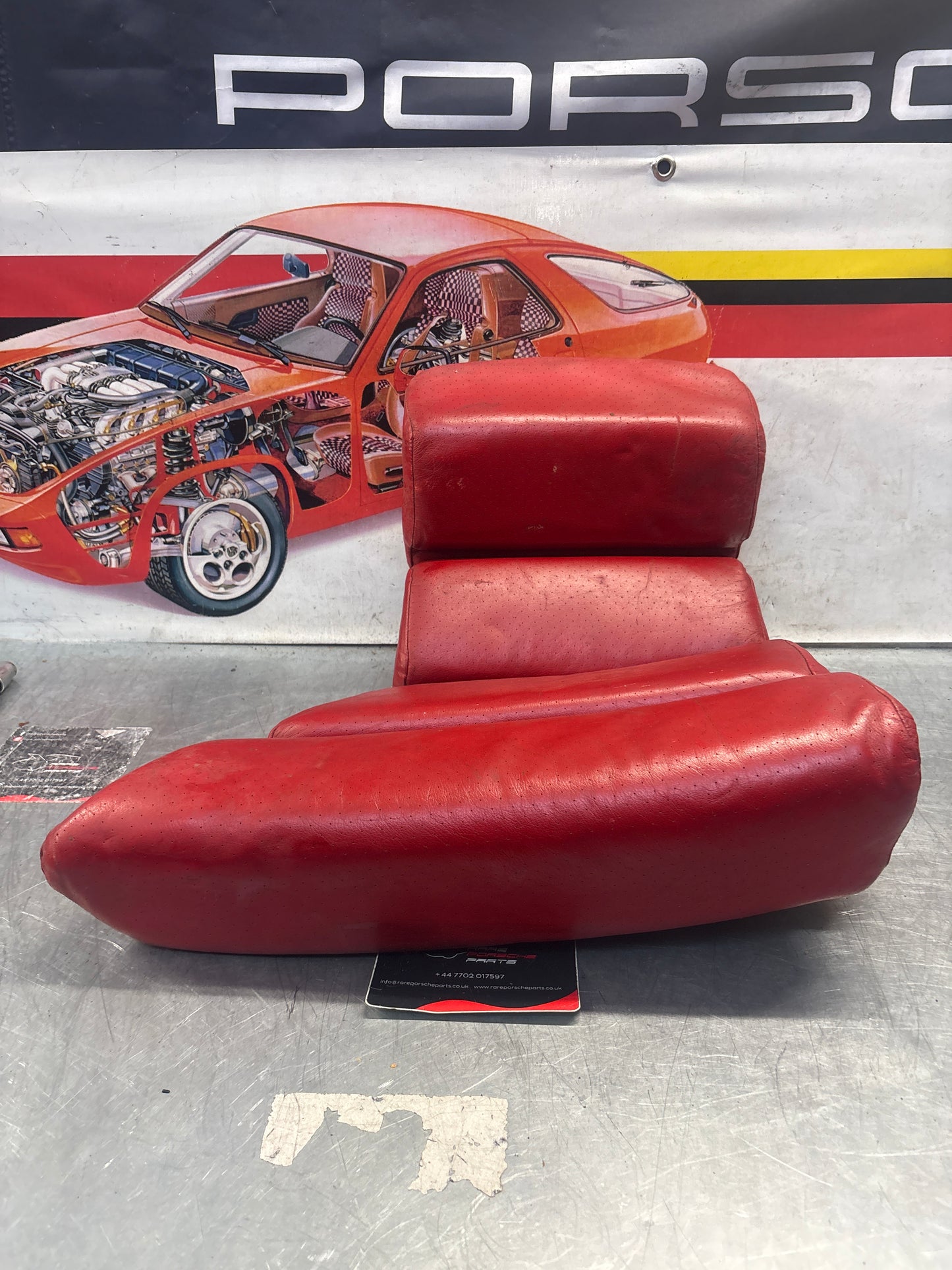 Porsche 928 rear right seat and center + upper cushion, used, can-can red 92852206051 / 92852208851 / 92852204650