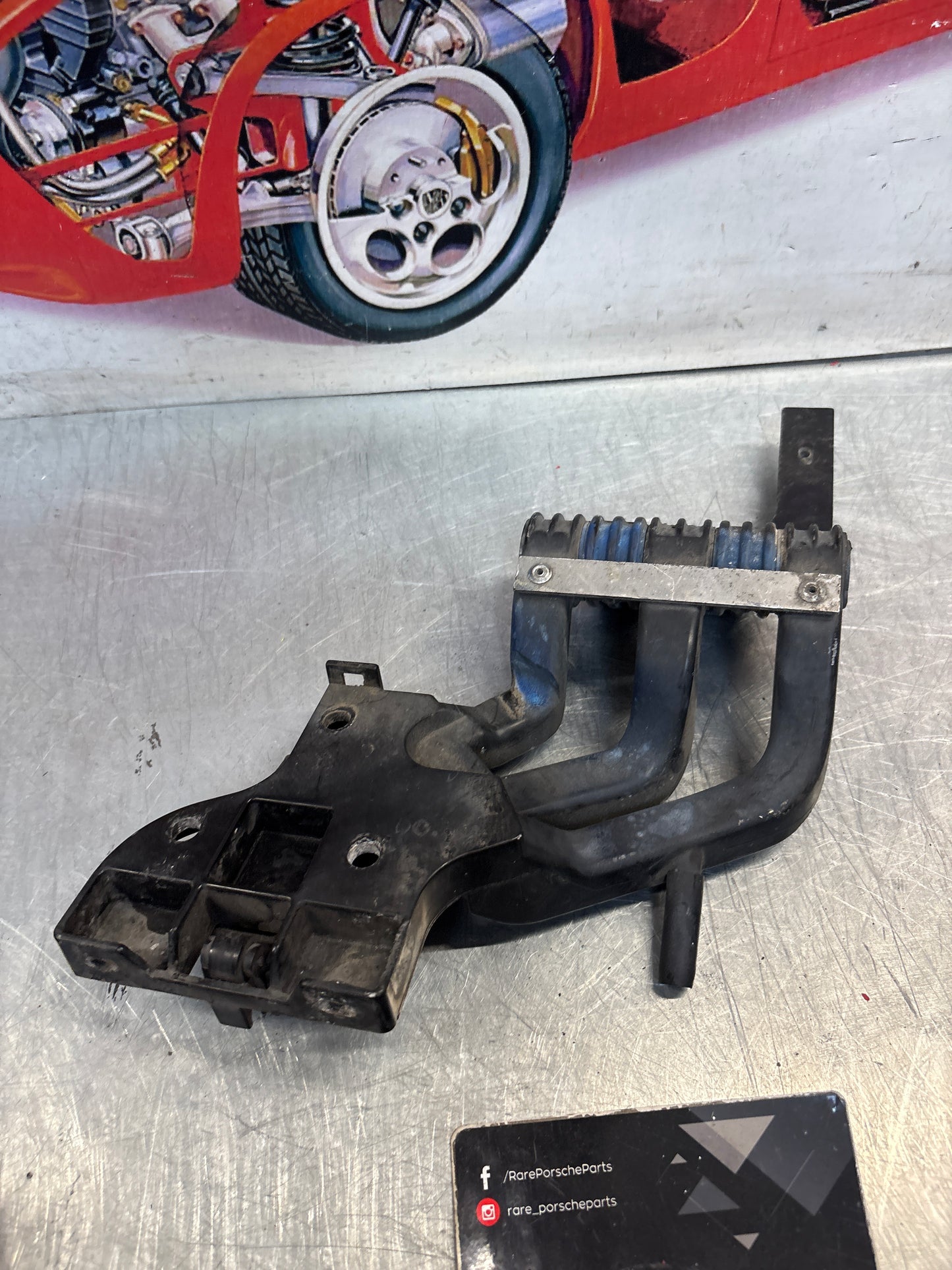 Porsche 968 left headlight hinge 94475057300 / 94475037700 / 94475057100 used