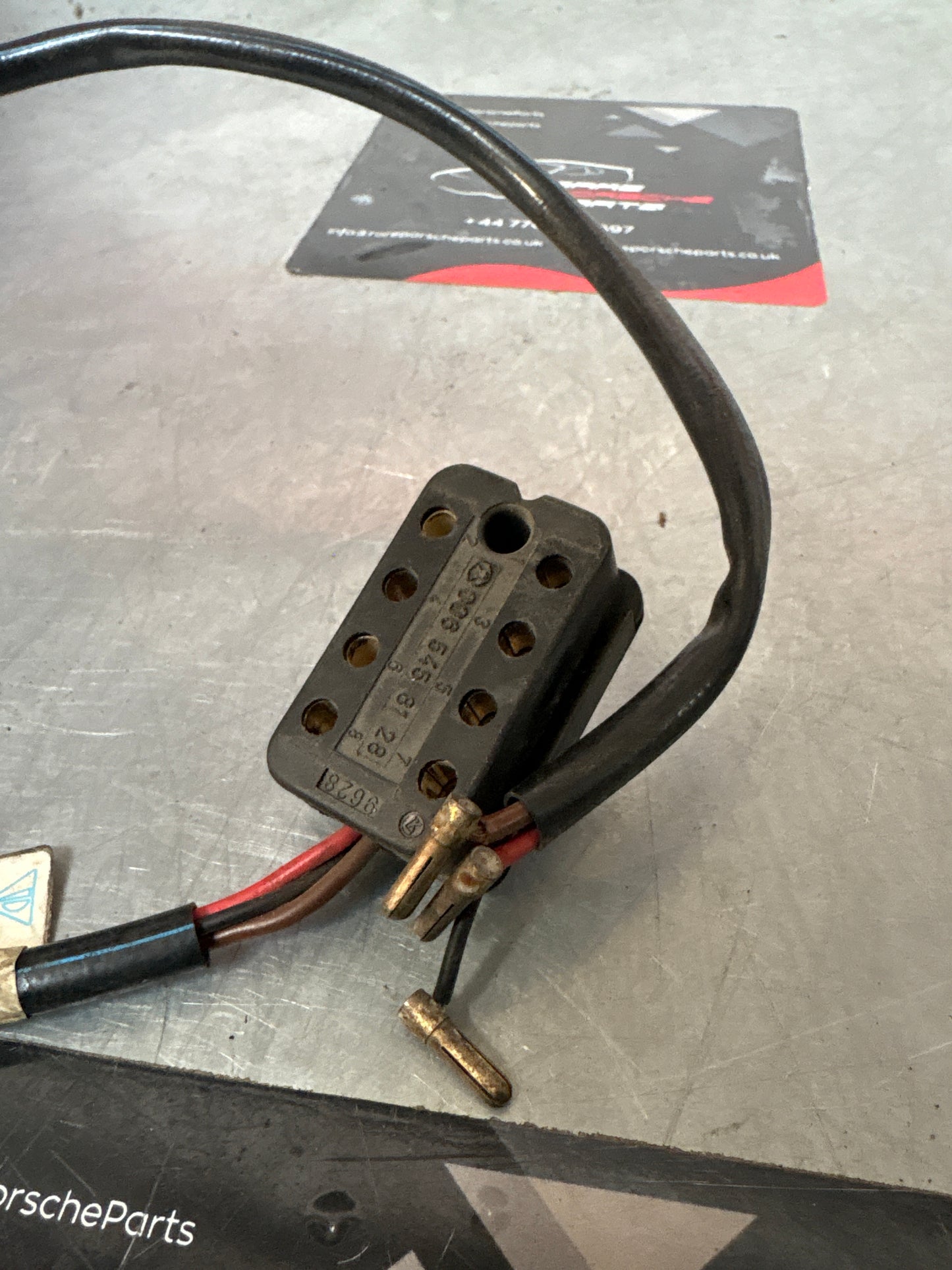 Porsche 964 seat harness, used 944624112000