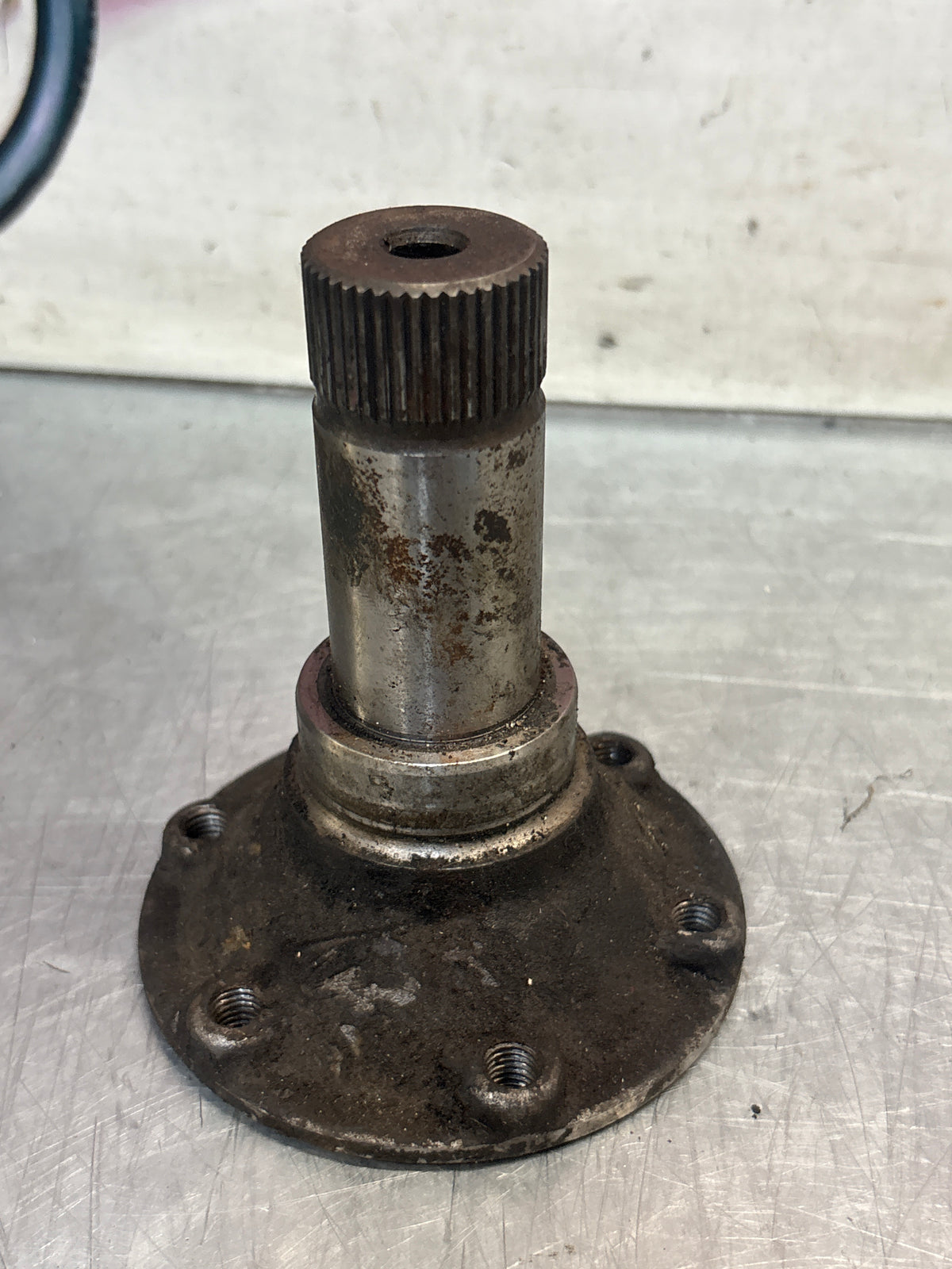 Porsche 928 early manual joint flange short spindle version, used 92833220600