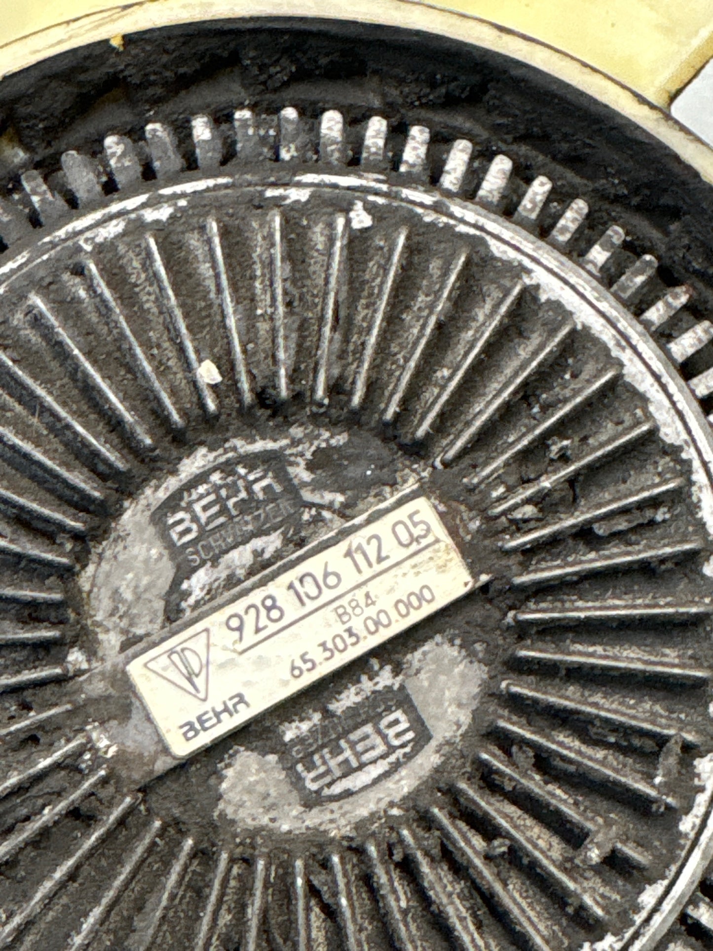 Porsche 928 late engine cooling fan clutch, used 92810611205 / 92810613701