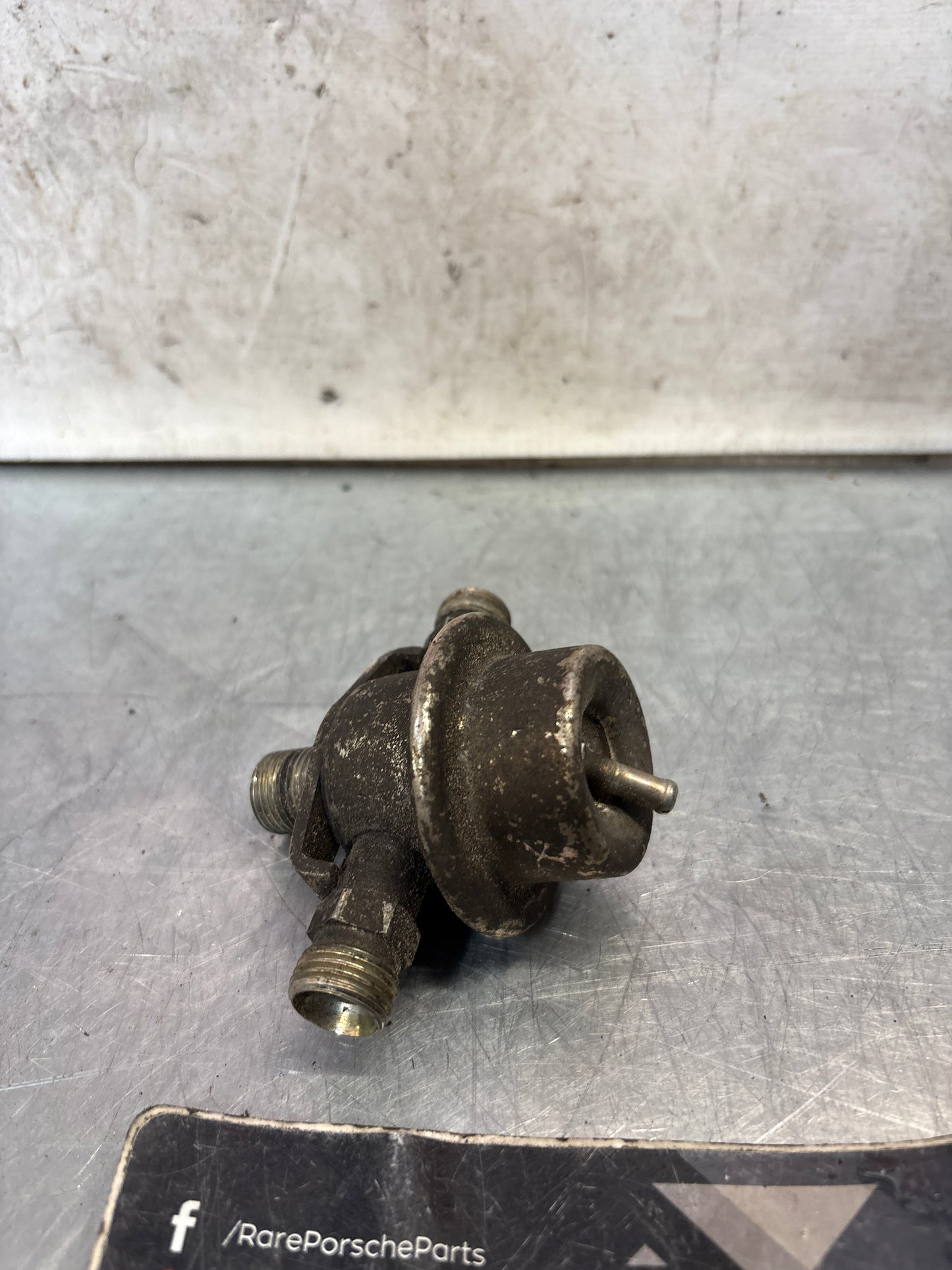 Porsche 928 pulsation damper fuel delivery system, used 0280161034