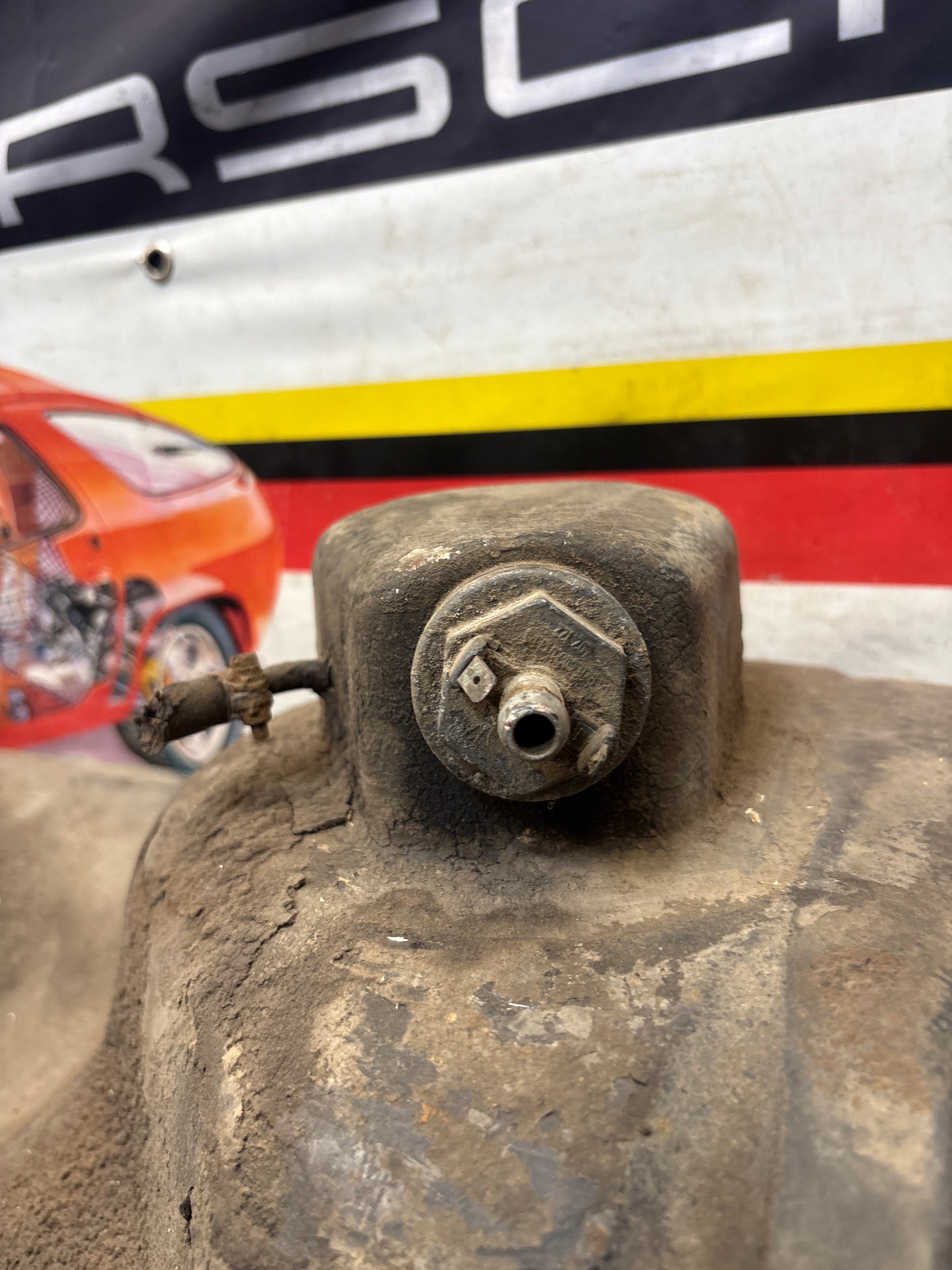 Serbatoio carburante Porsche 924 in metallo per le prime auto