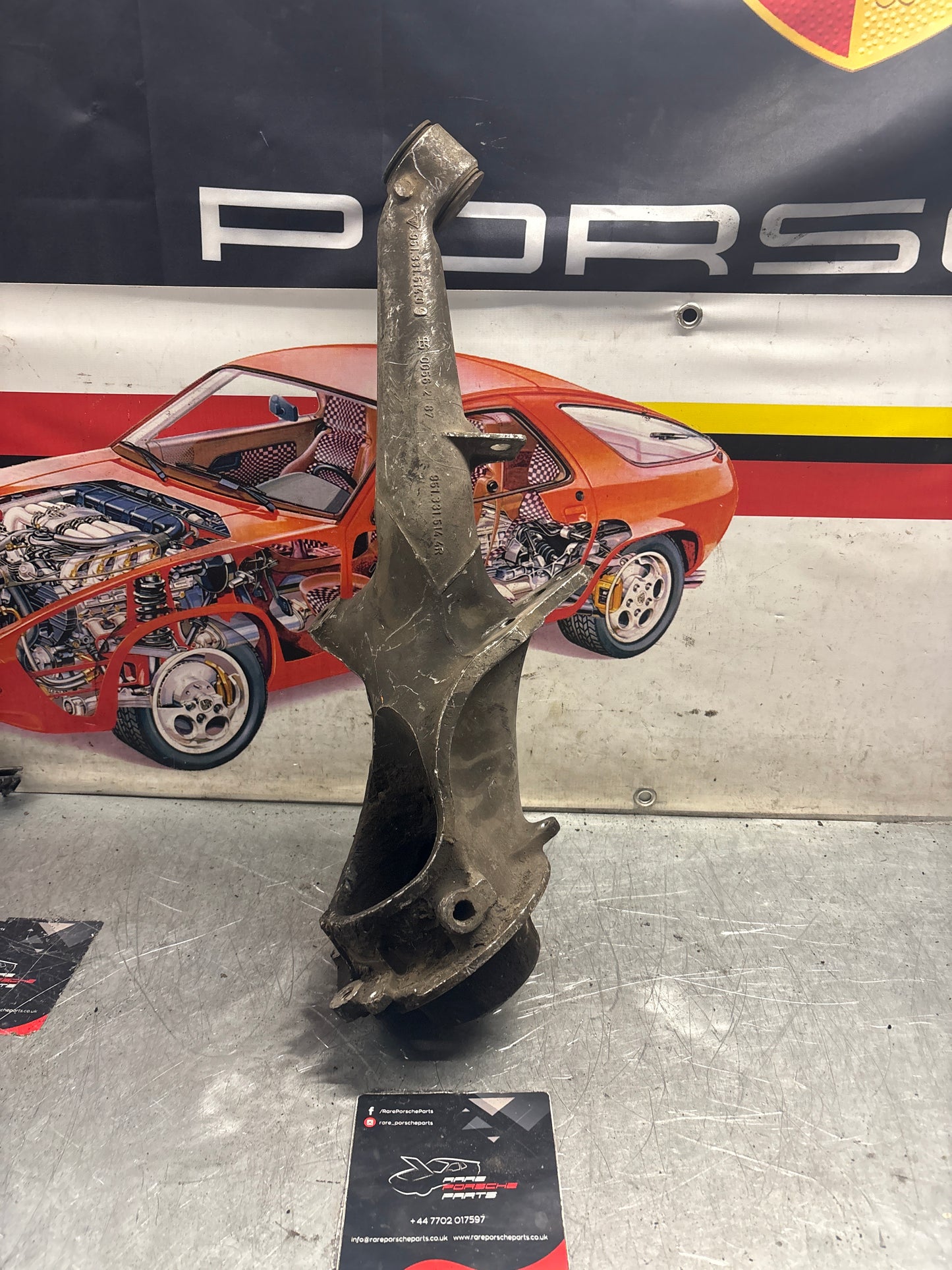 Porsche 944 alloy rear right trailing arm, used 95133151404 / 9513315144R used, with hubs