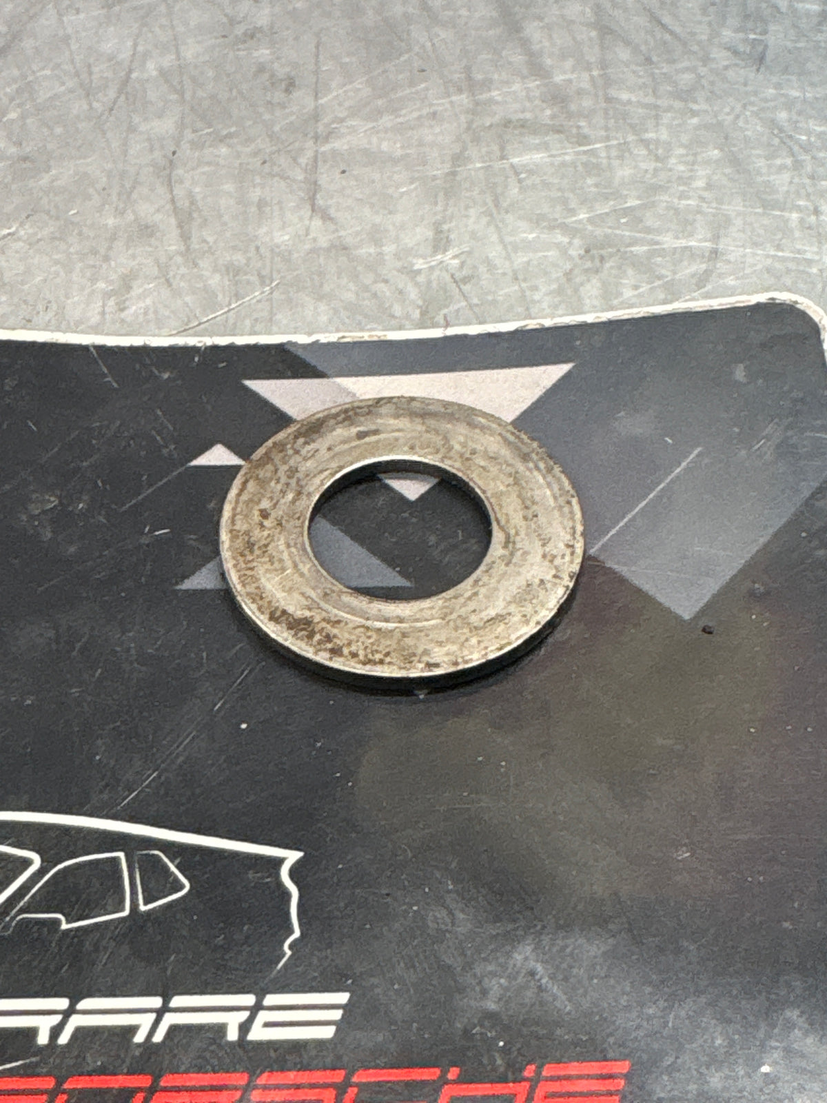 Porsche 944 S2 / 968 valve spring washer 1,5mm, used 94410546504