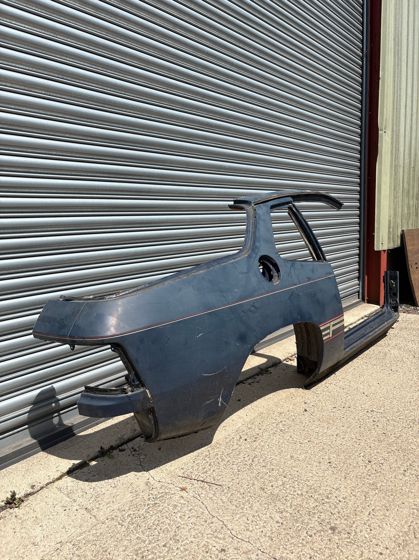 Porsche 924 right side cut, rear fender with sill