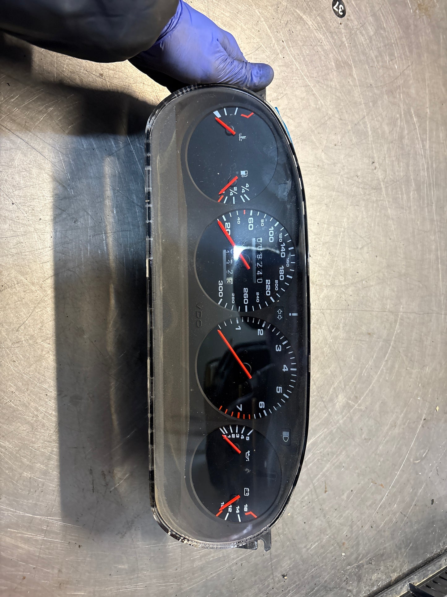 Porsche 968 dash clock binnacle pod speedometer, 94464131163 used 009240 km plastic screen has some small scratches