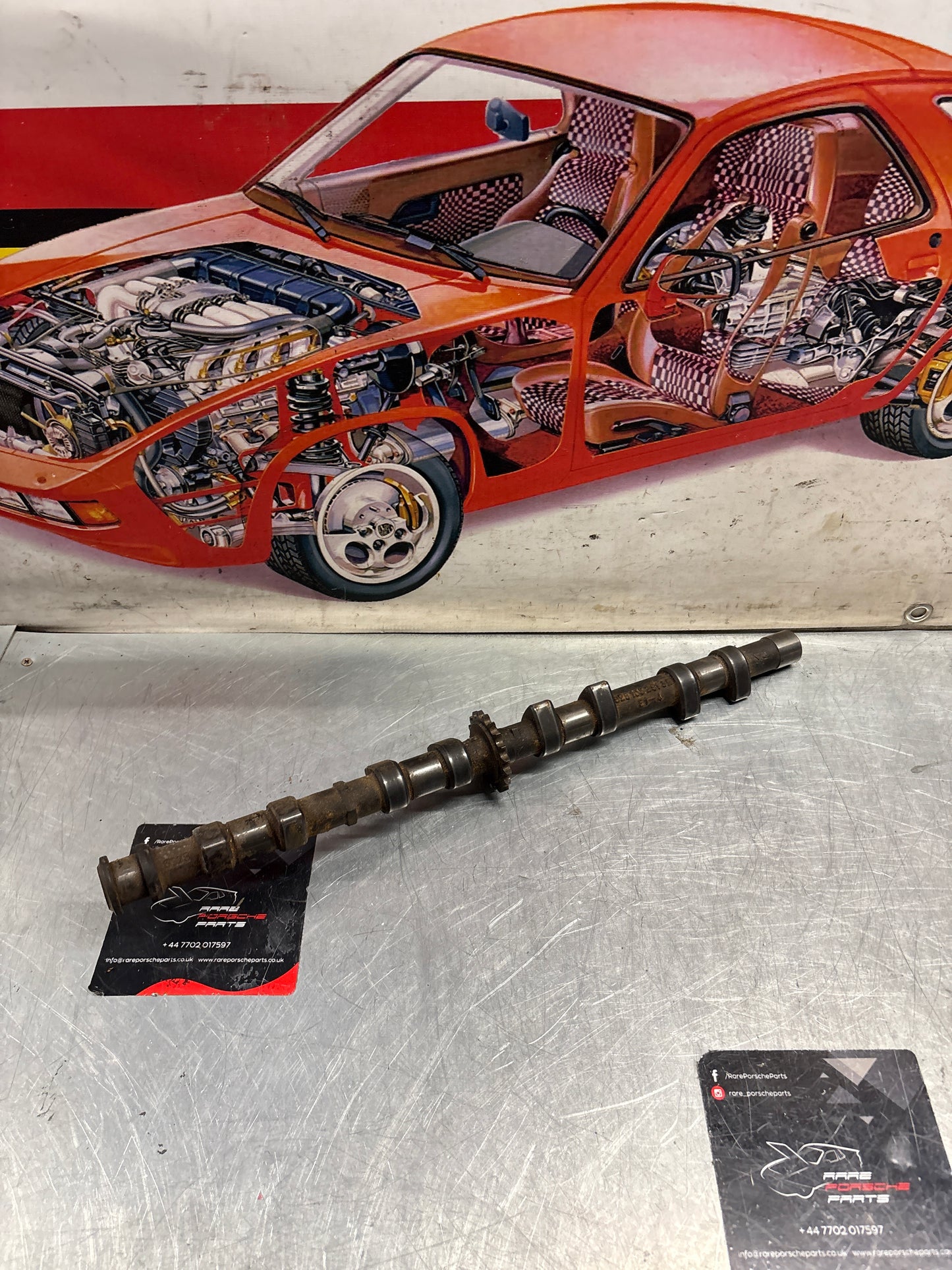 Porsche 928 S3 M28.45/46 engine Camshaft, intake side, cylinder 1-4, used 9281052913R / 92810529108