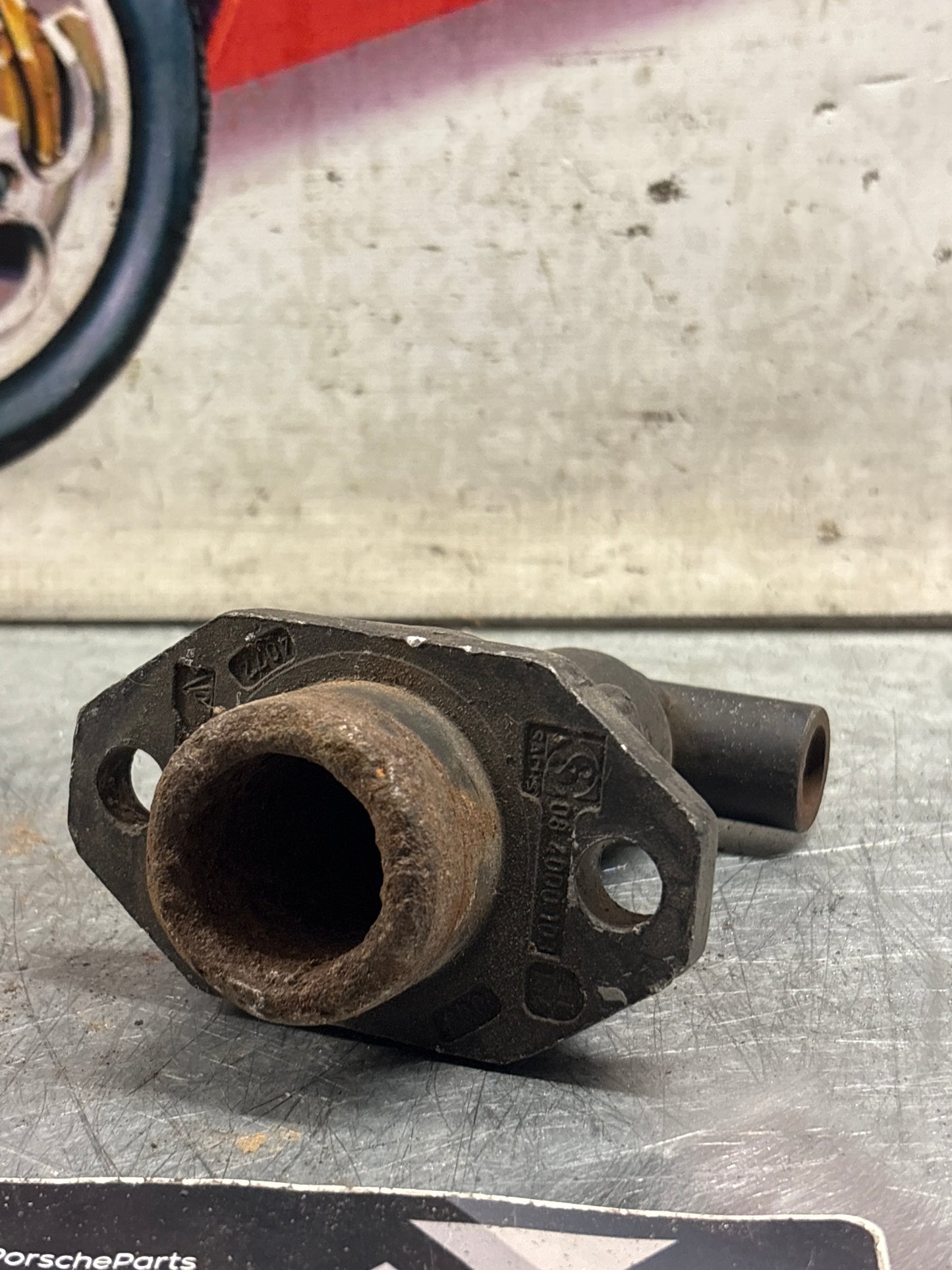 Porsche 928 Front Bumper shock absorber bracket, used 92850501522