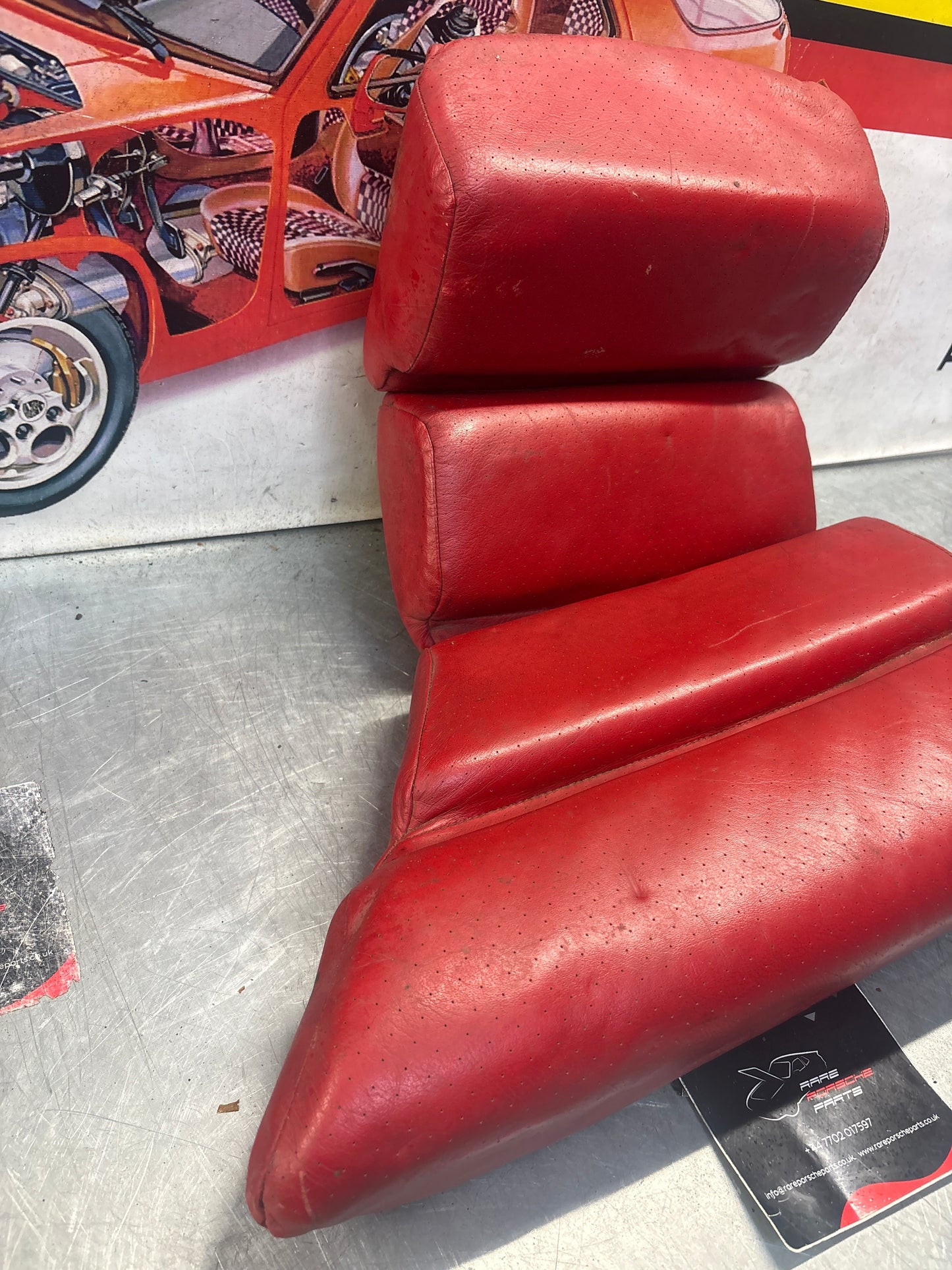 Porsche 928 rear right seat and center + upper cushion, used, can-can red 92852206051 / 92852208851 / 92852204650