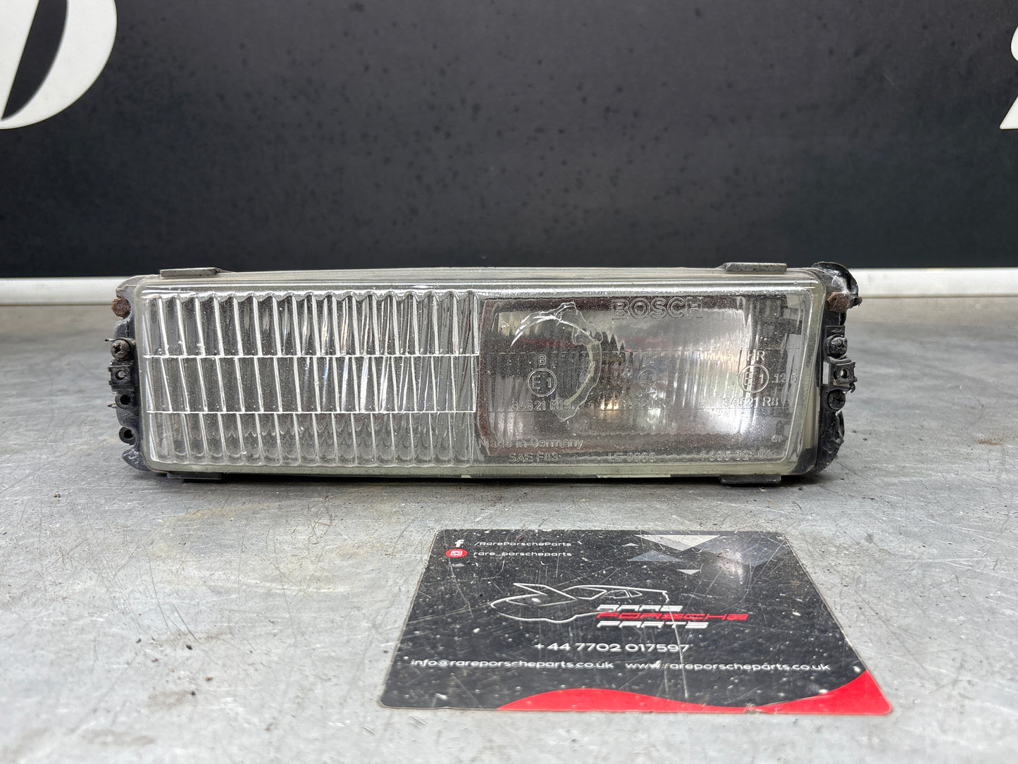 Porsche 944 S2 Turbo left foglight 95163121100 / 0305200701 cracked spares or repair