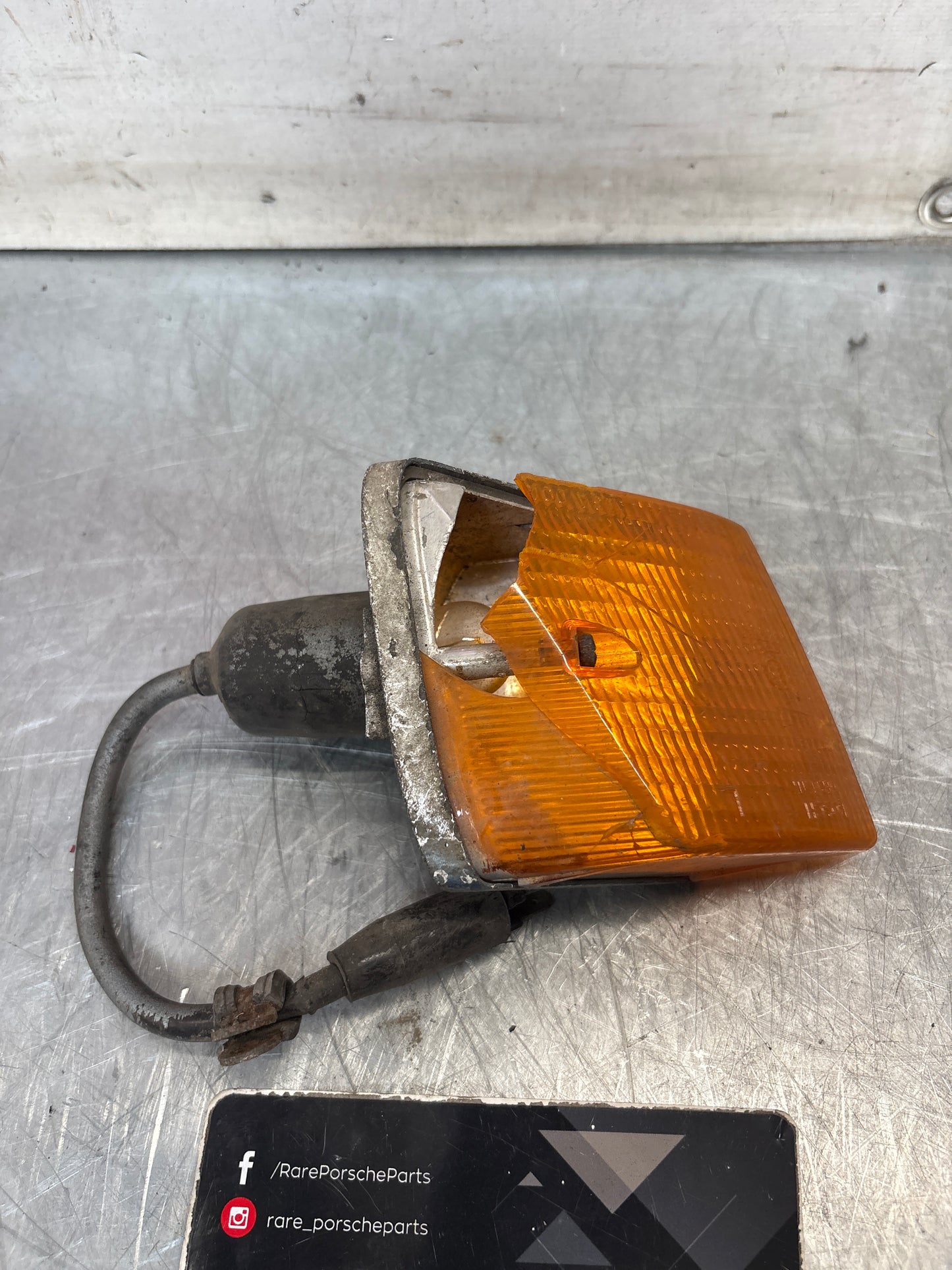 Porsche 928 pre facelift indicator lamp, left, used, for spares or repair, broken lense 0311315001 / 92863142101