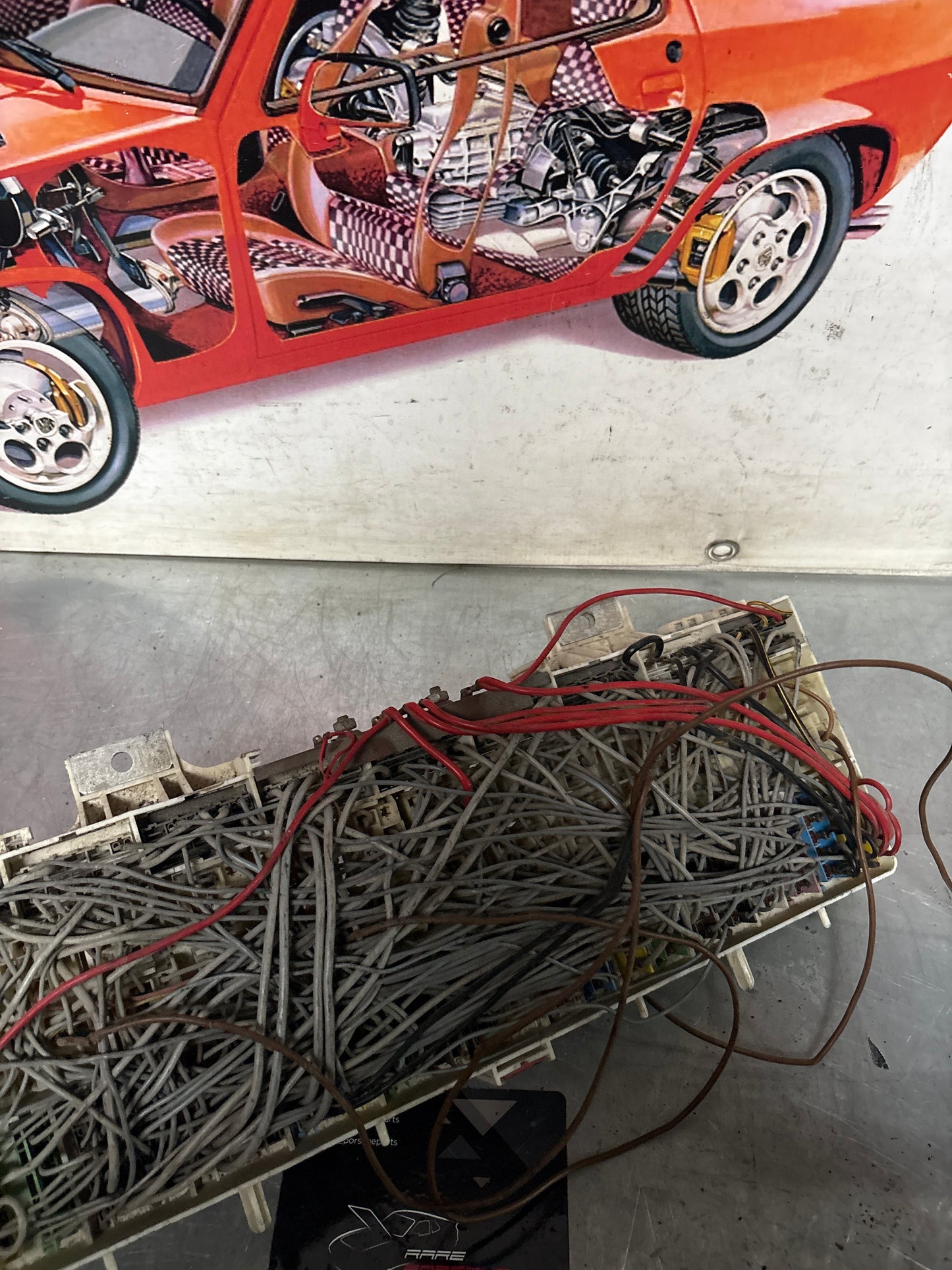 Porsche 928 relay fuse box, for spares or repair 92861010516