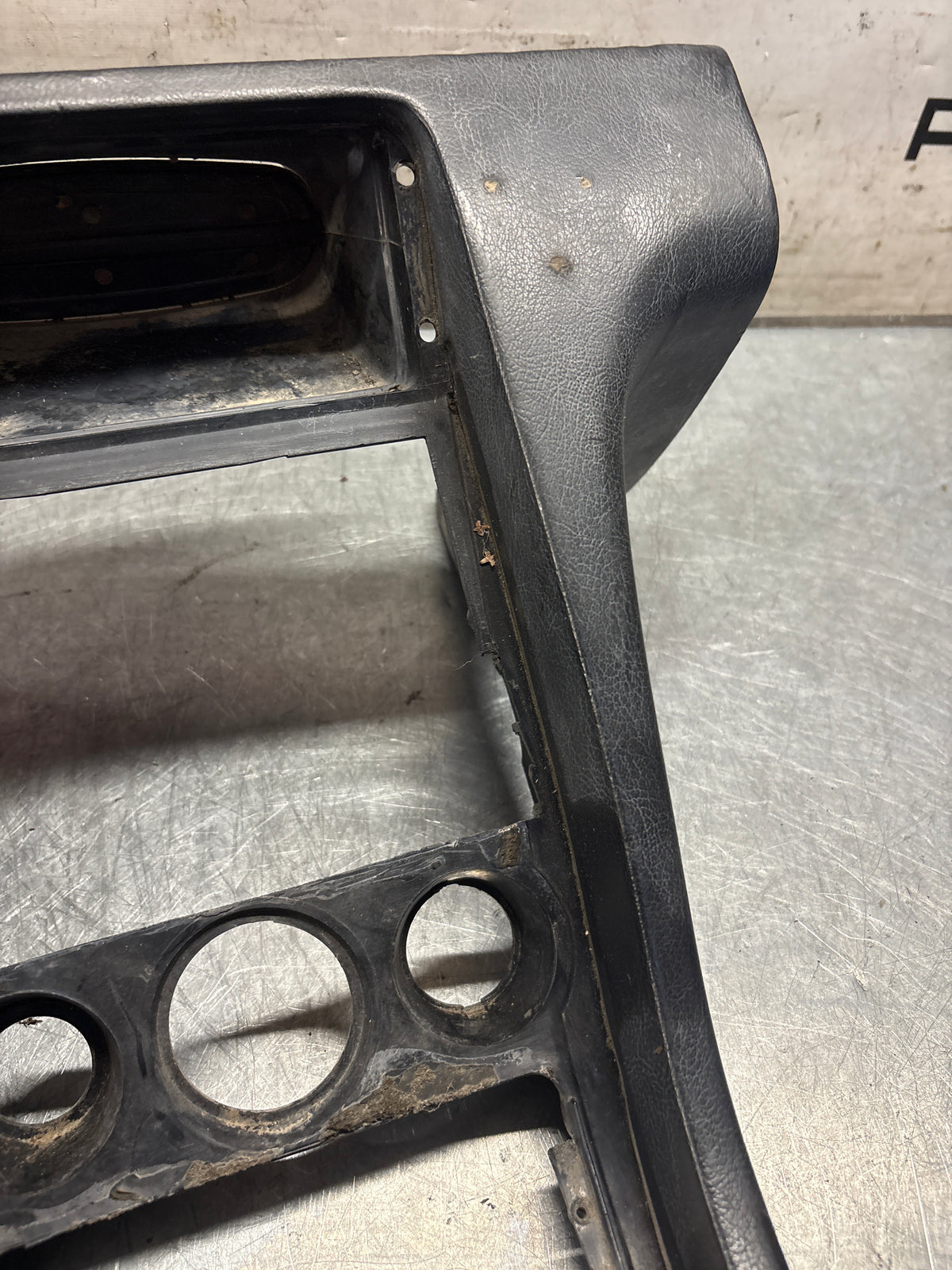 Porsche 928 -1980 Center console, used 92855206306 black