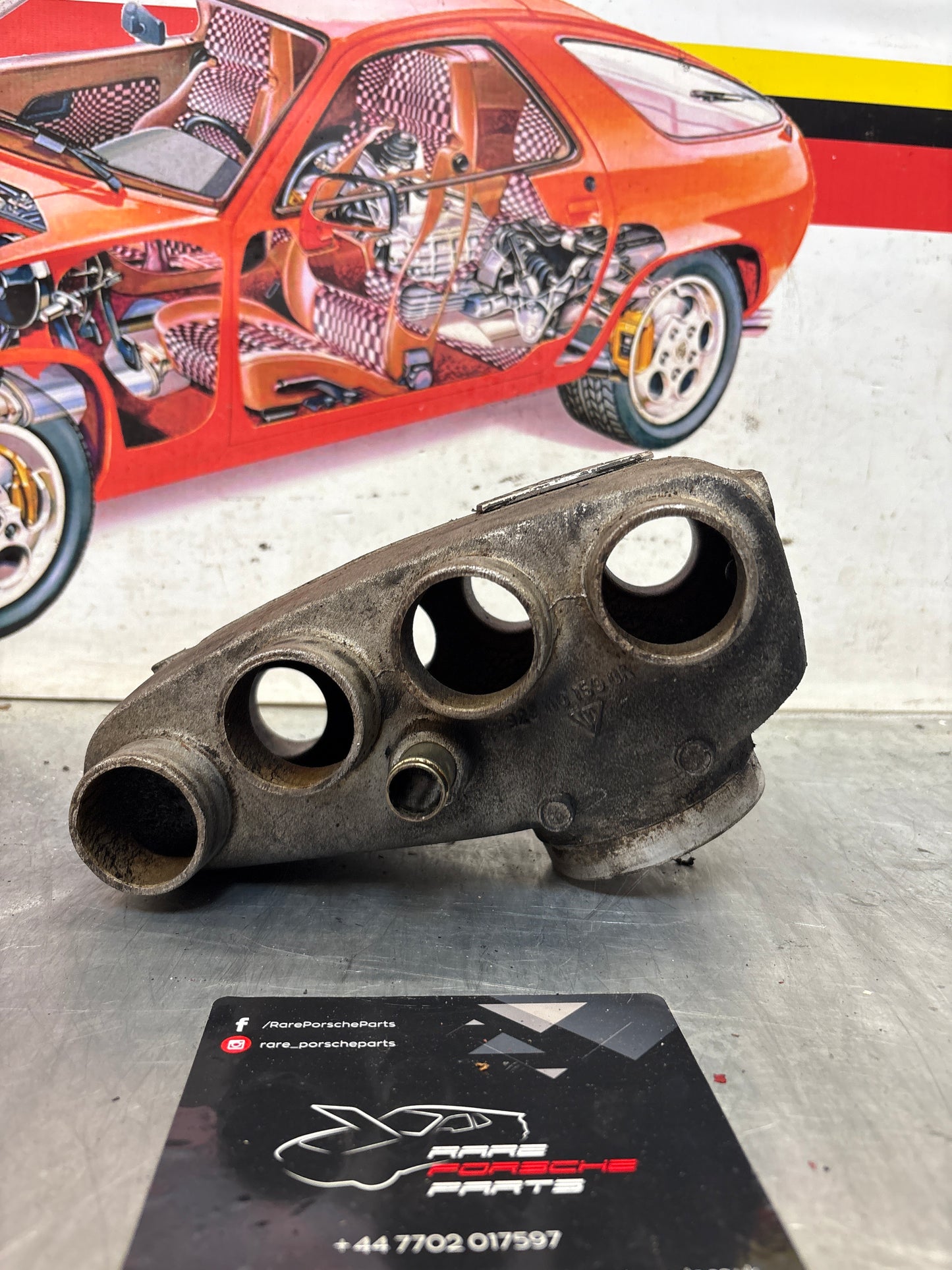 Porsche 928 Used plenum chamber 9281101590R