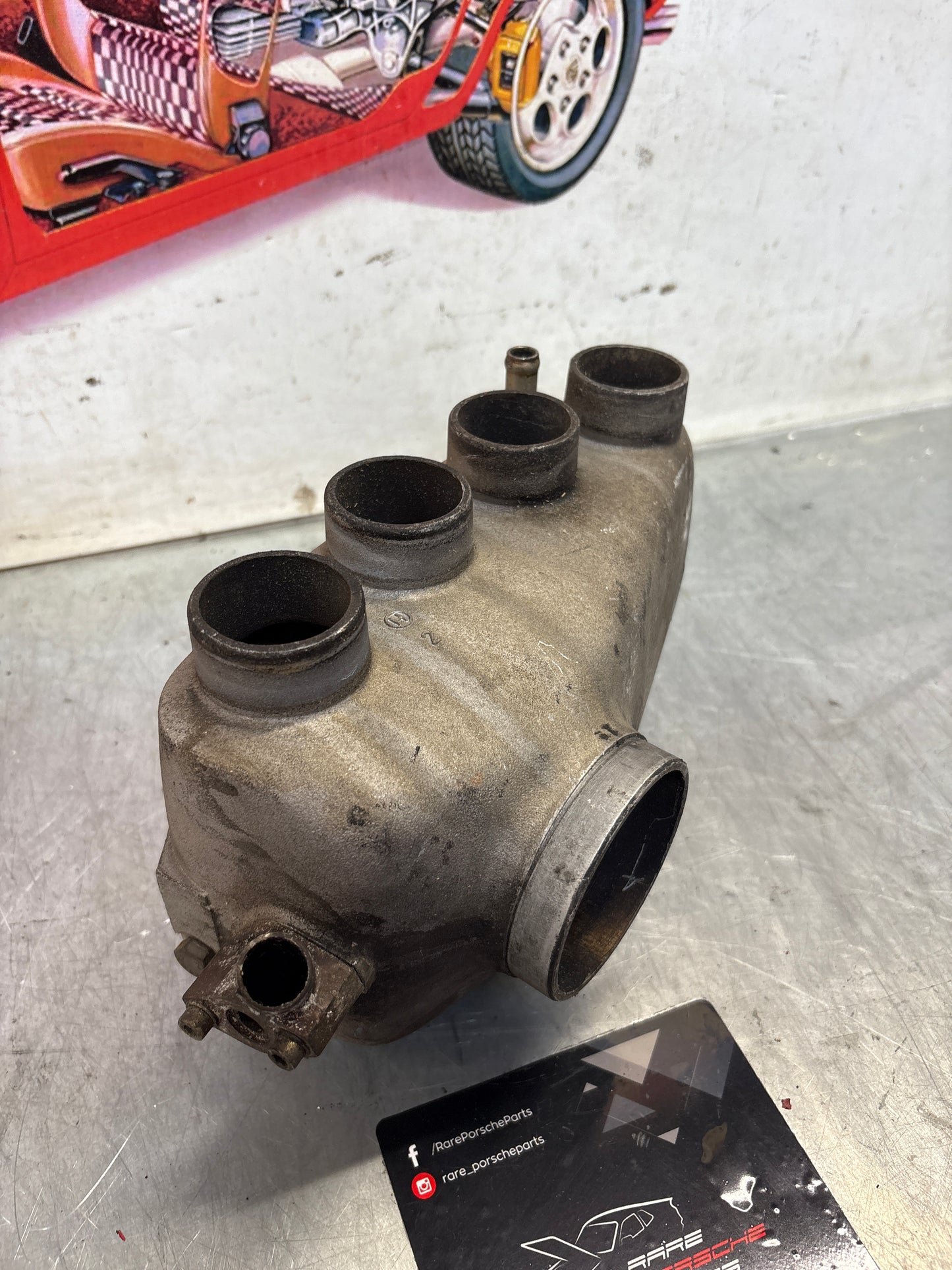 Porsche 928 Used plenum chamber 9281101562R