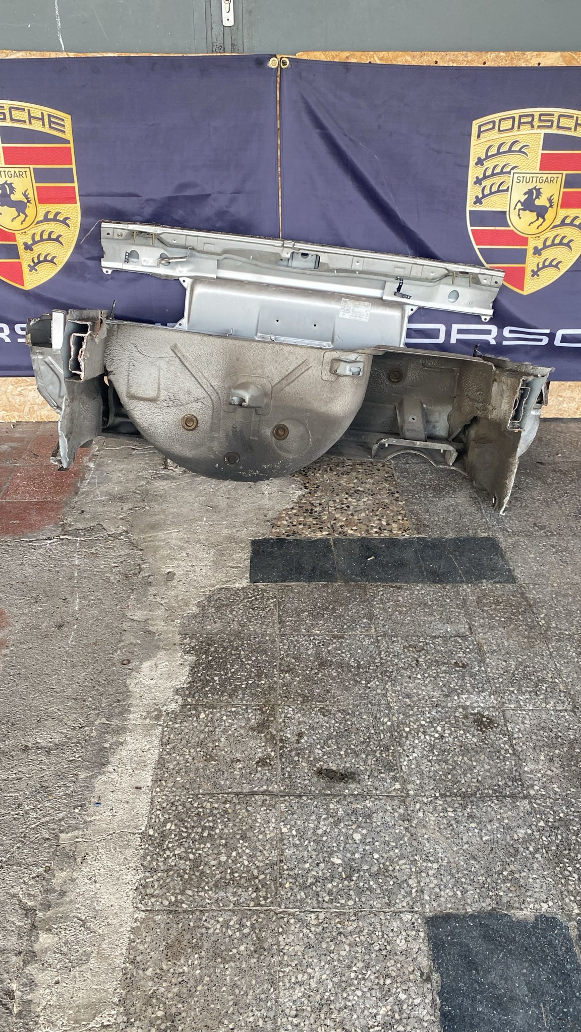 Porsche 944 complete rear cut used, 94450303701