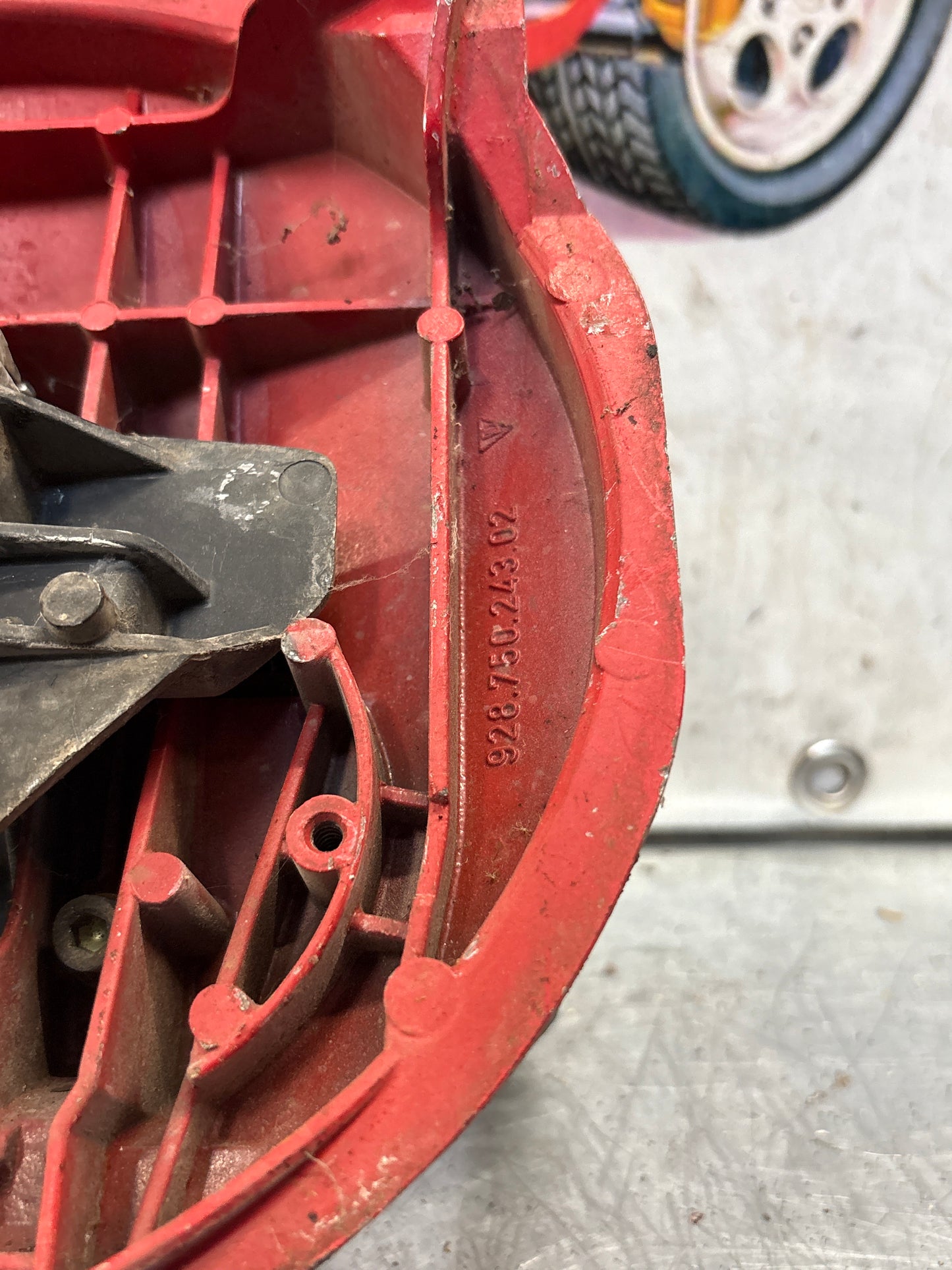 Porsche 928 right headlight swivel frame 92875024902 92875024302 used