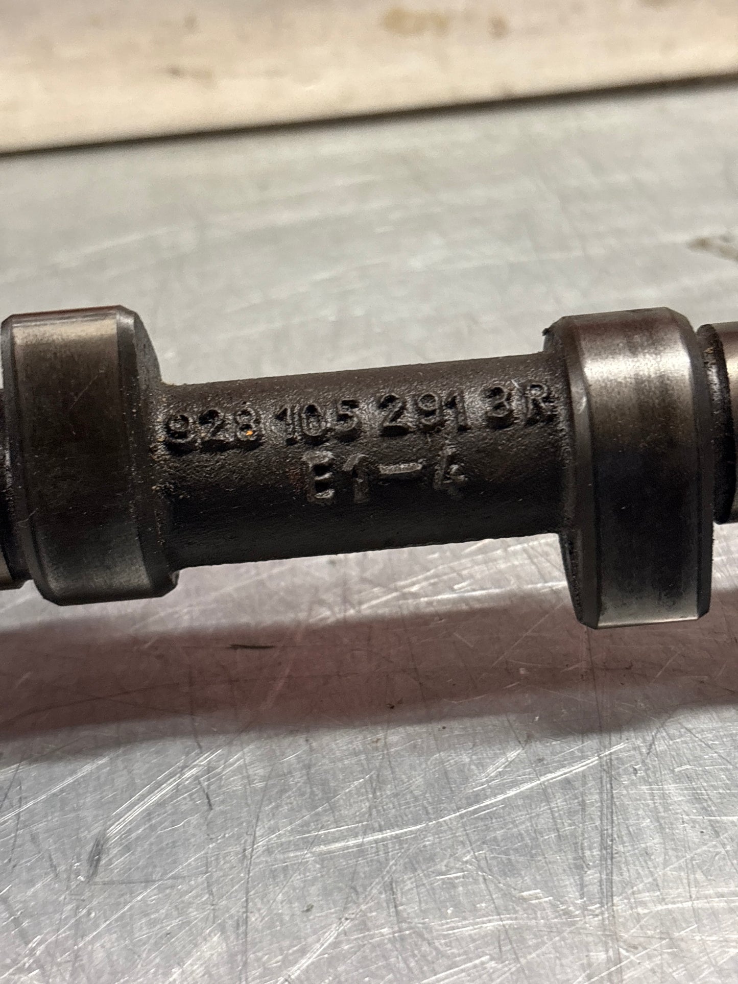 Porsche 928 S3 M28.45/46 engine Camshaft, intake side, cylinder 1-4, used 9281052913R / 92810529108