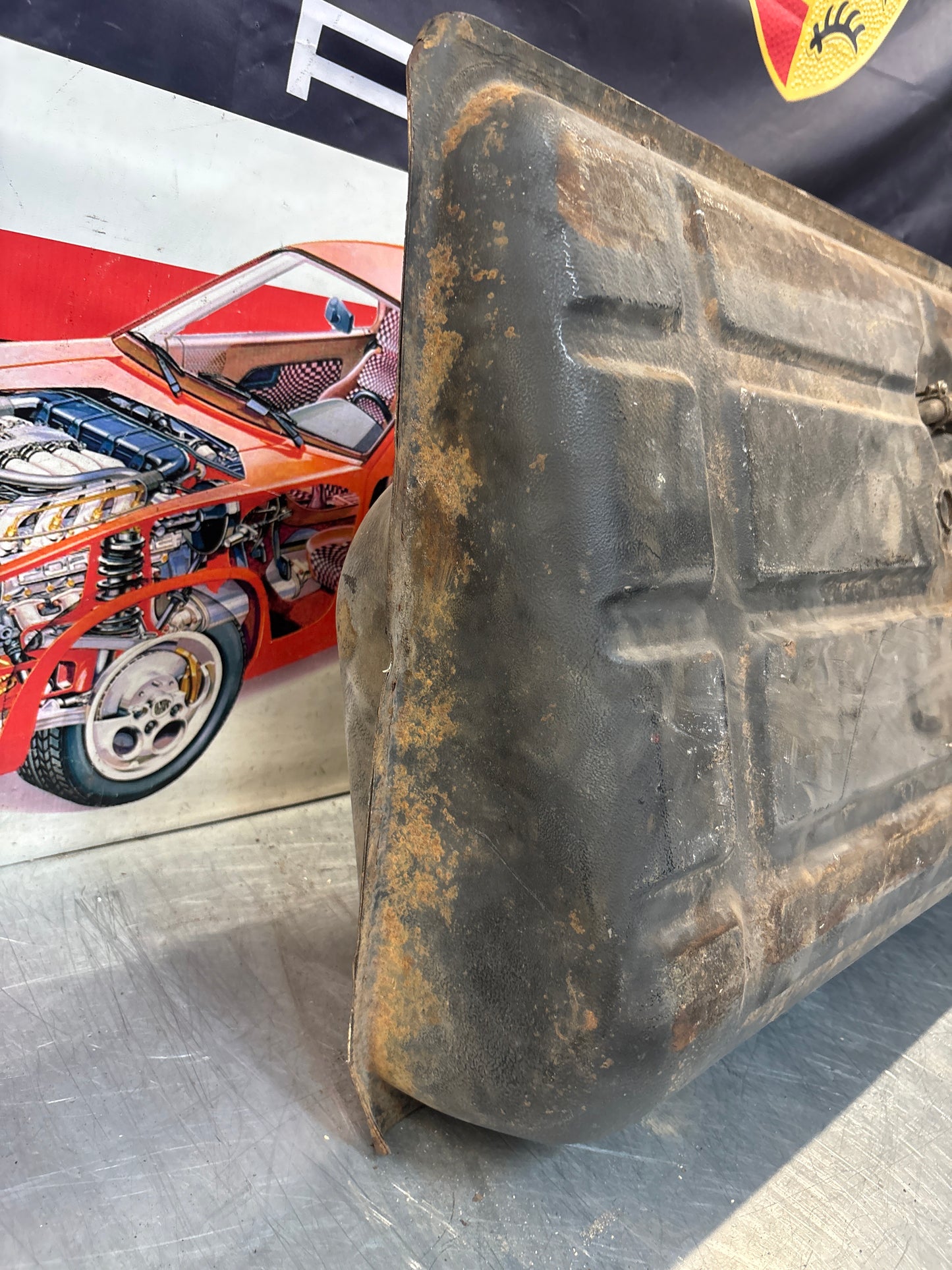 Serbatoio carburante Porsche 924 in metallo per le prime auto