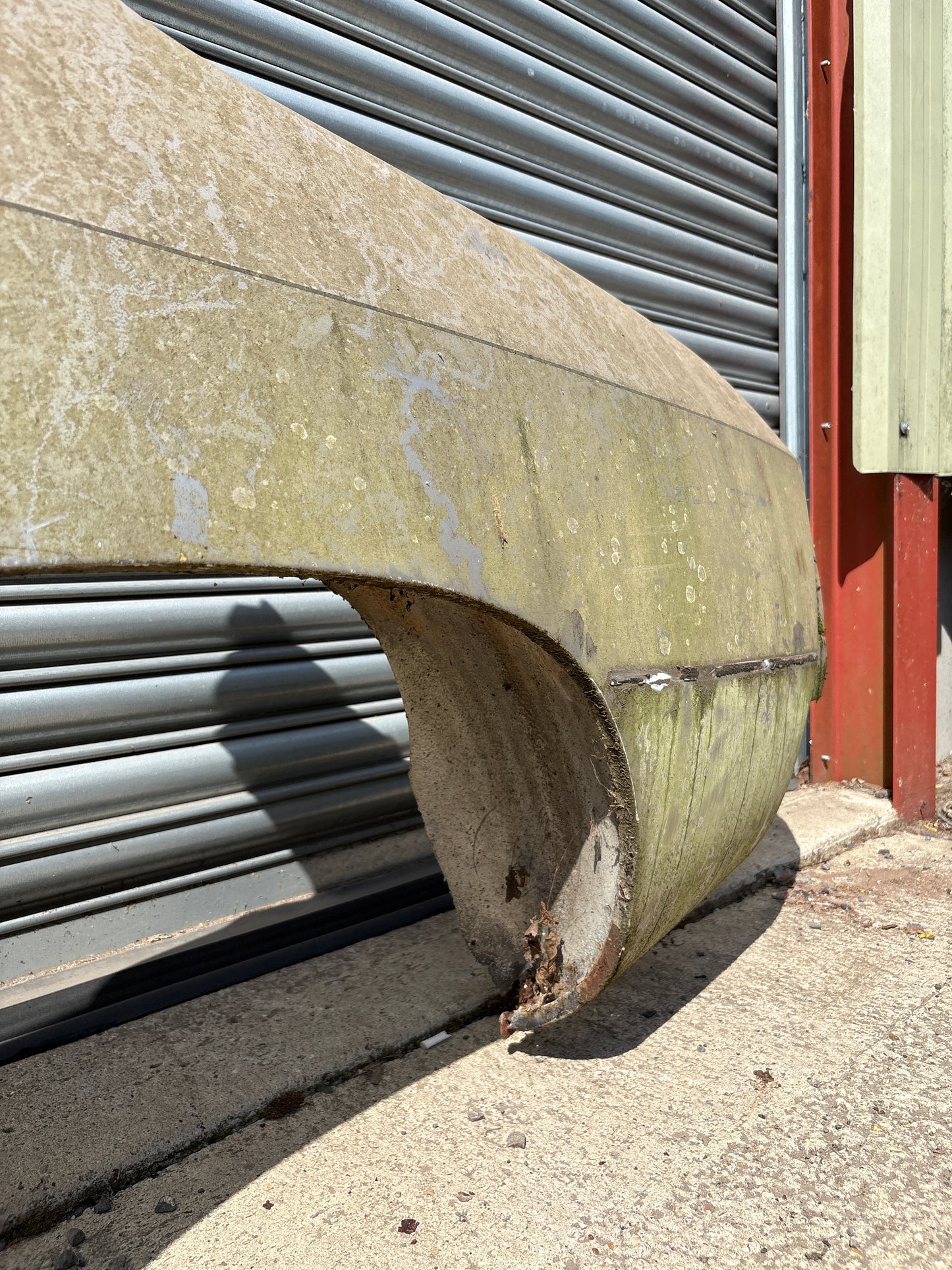 Porsche 924 left side cut, rear fender with sill