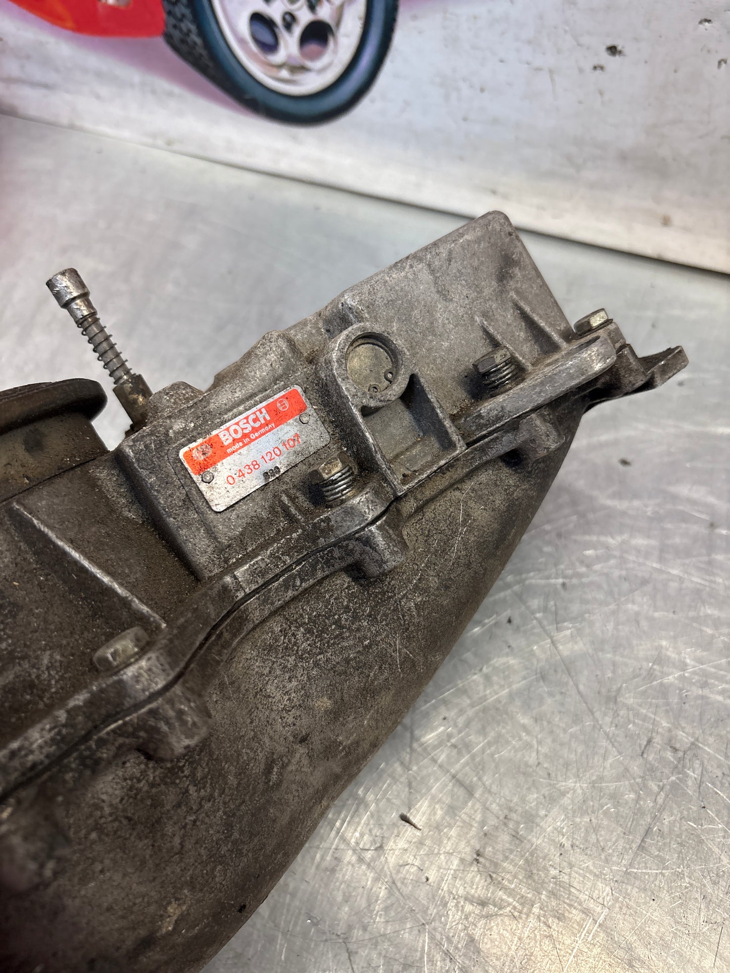 Porsche 928 throttle body, used 9281101933R / 0438120107