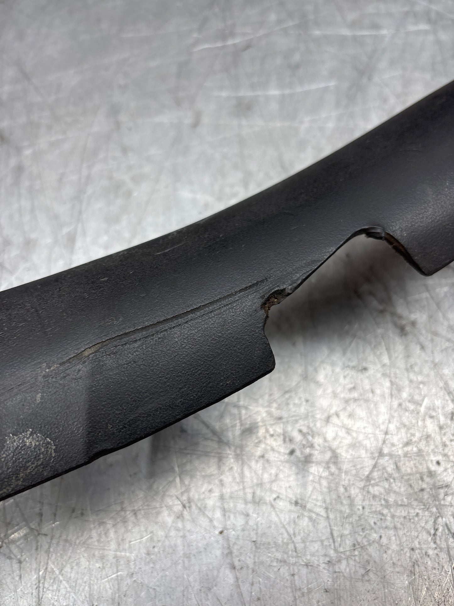 Modanatura battitacco inferiore Porsche 944 lato sinistro, usata 95155919500