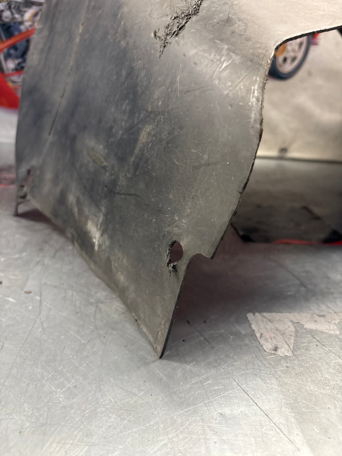 Porsche 928 wheel arch liner Left 92850438105 Used