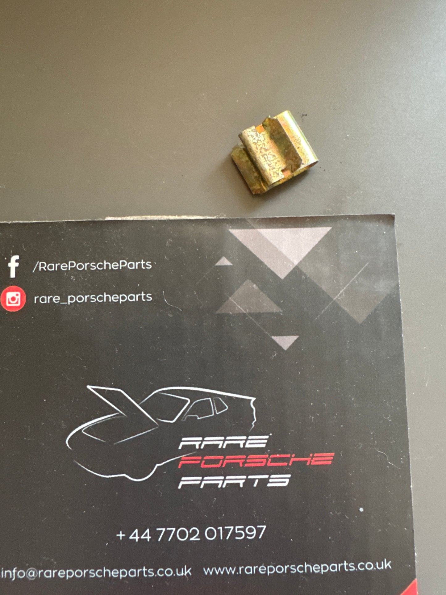 Porsche resting clips 811971848B used