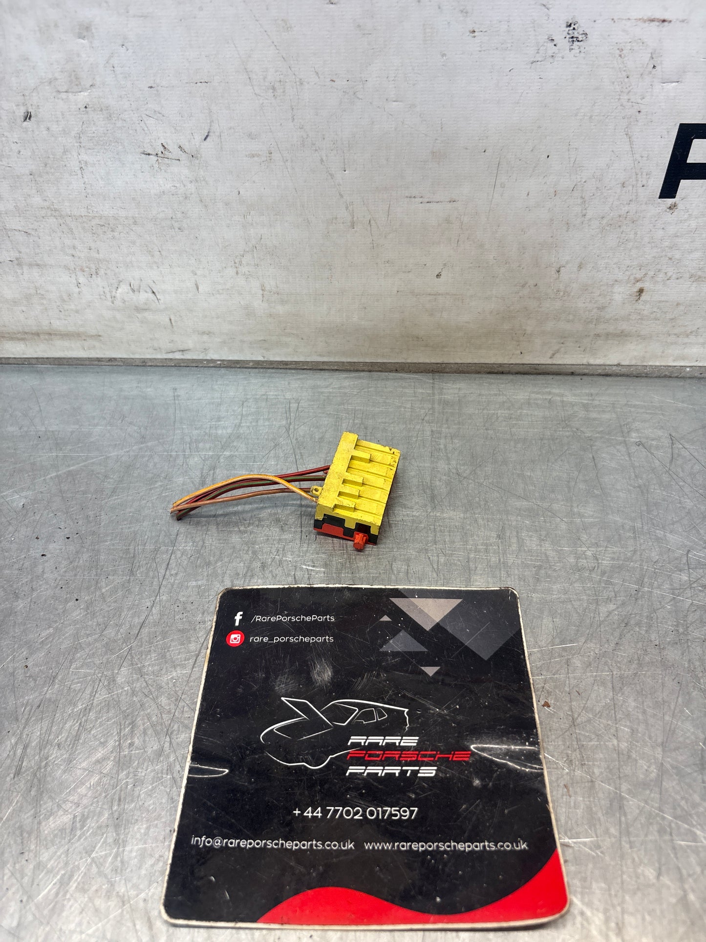 Porsche 944 85.5- fuse box pigtail, used yellow-red 92861233507