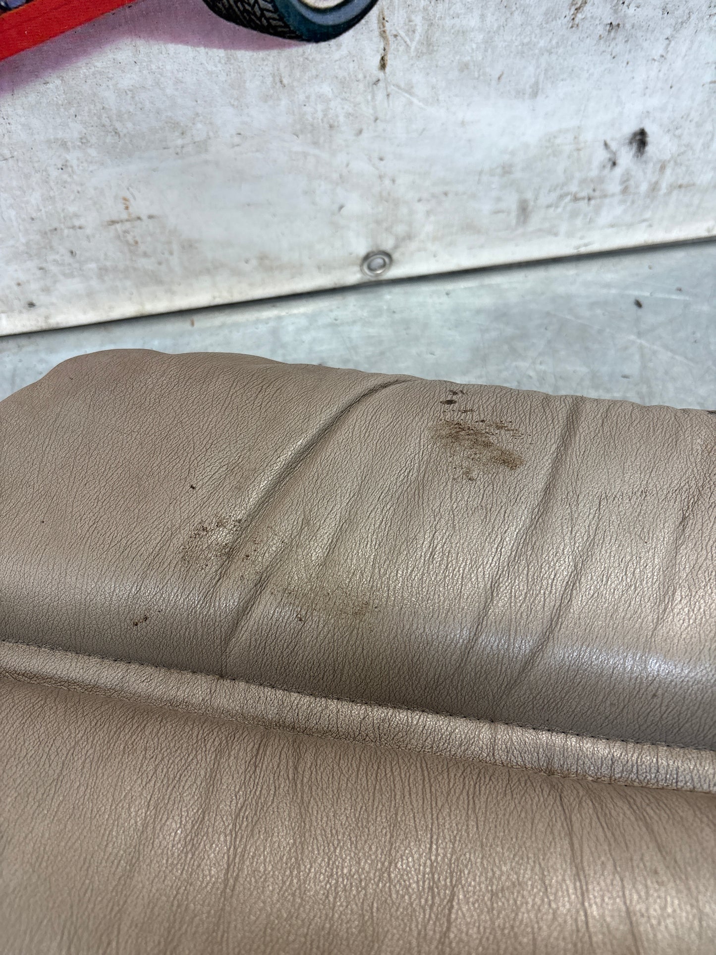 Porsche 928 rear right seat cushion, white, leather, used 92852206051