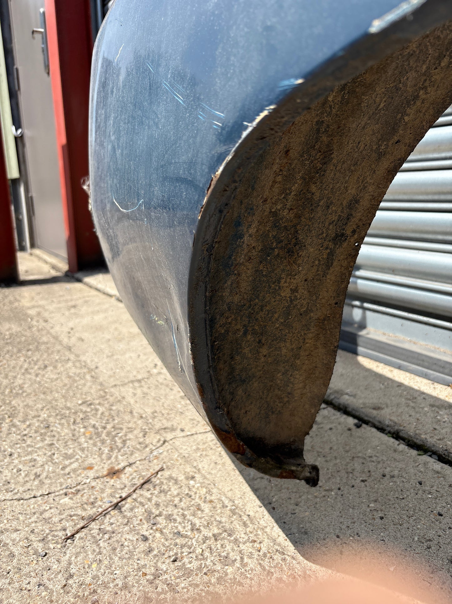 Porsche 924 right side cut, rear fender with sill
