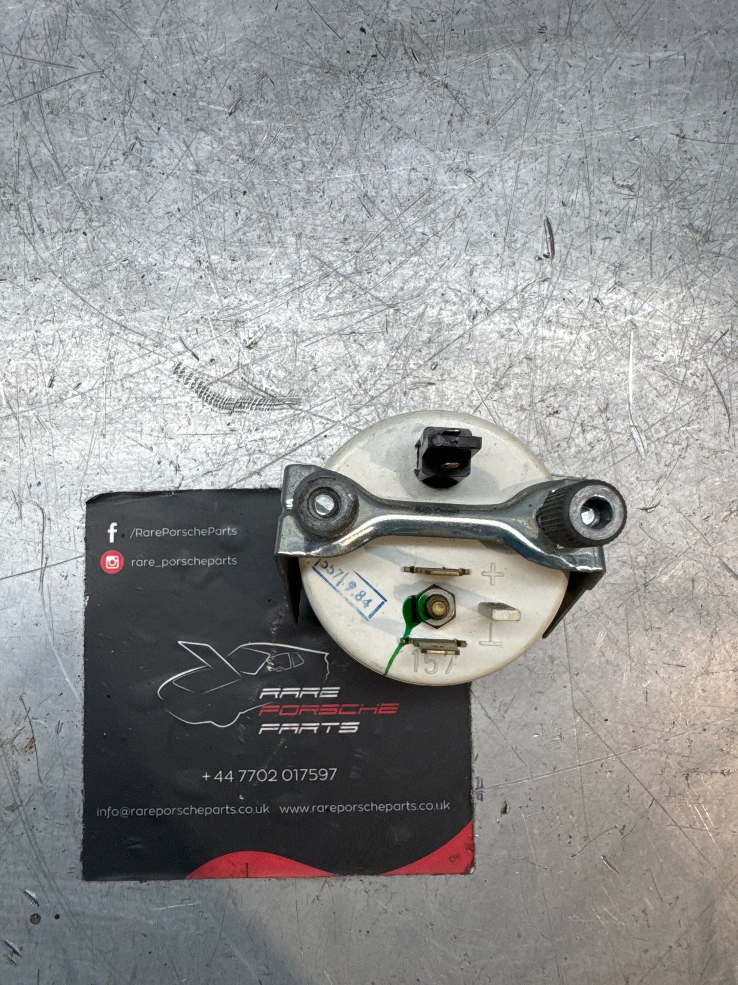 Porsche 944 Voltmeter mit gelben Ziffern 94464111900. 944 641 119 00