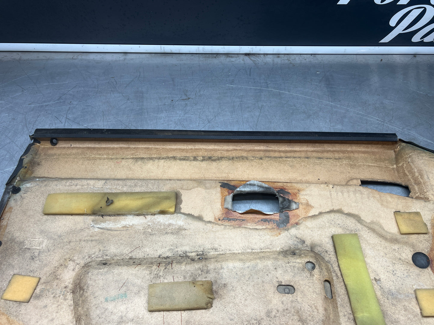 Porsche 944 right door card black / white pinstripe for late cars from 85.5 944555018