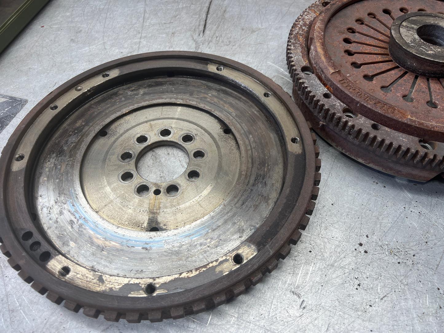 944 S2 3.0 Flywheel and pressure plate, used condition 951 116 023 01 95111602301