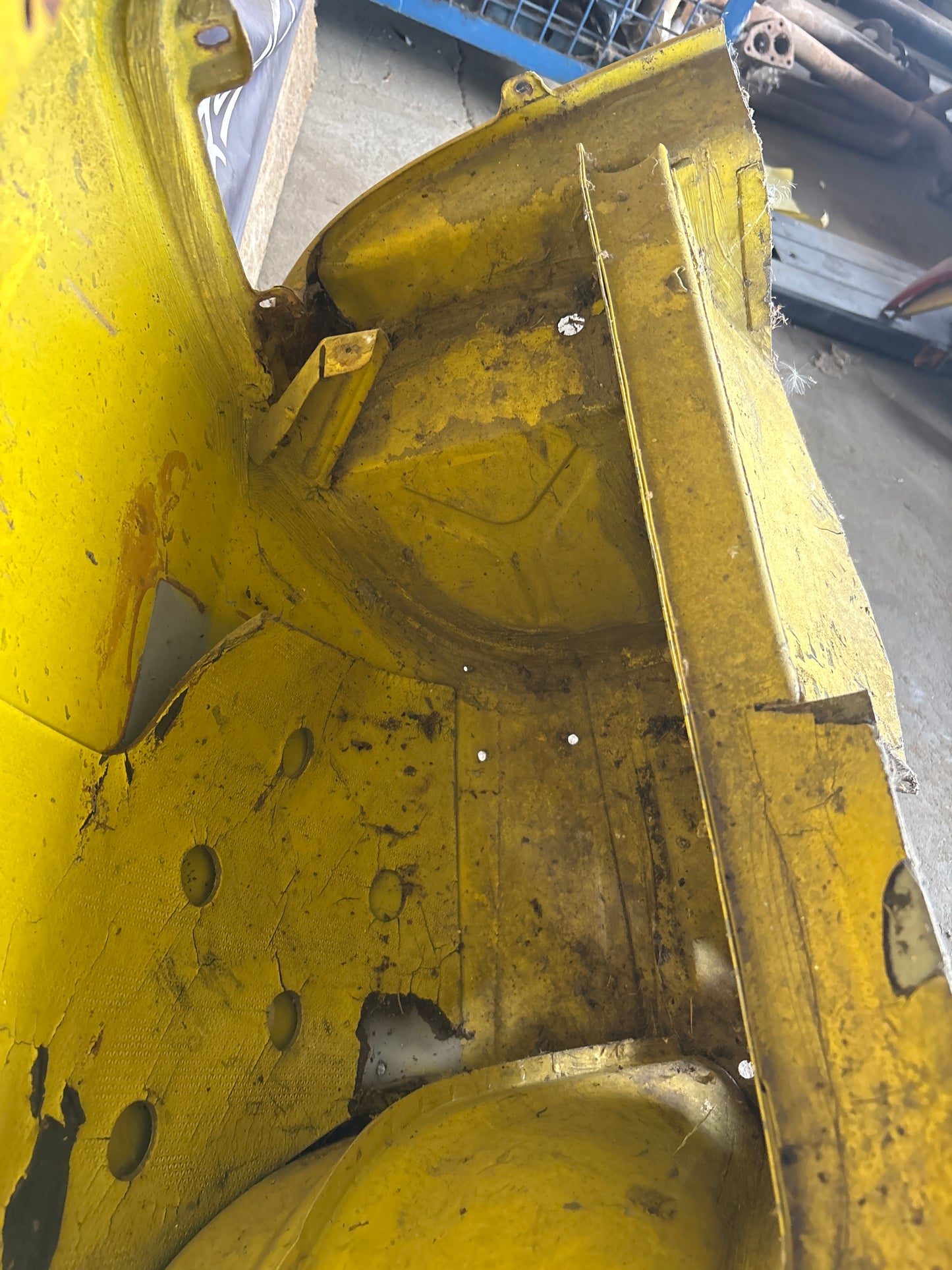 Porsche 924 1976-79 Right side cut, rear fender 477809844