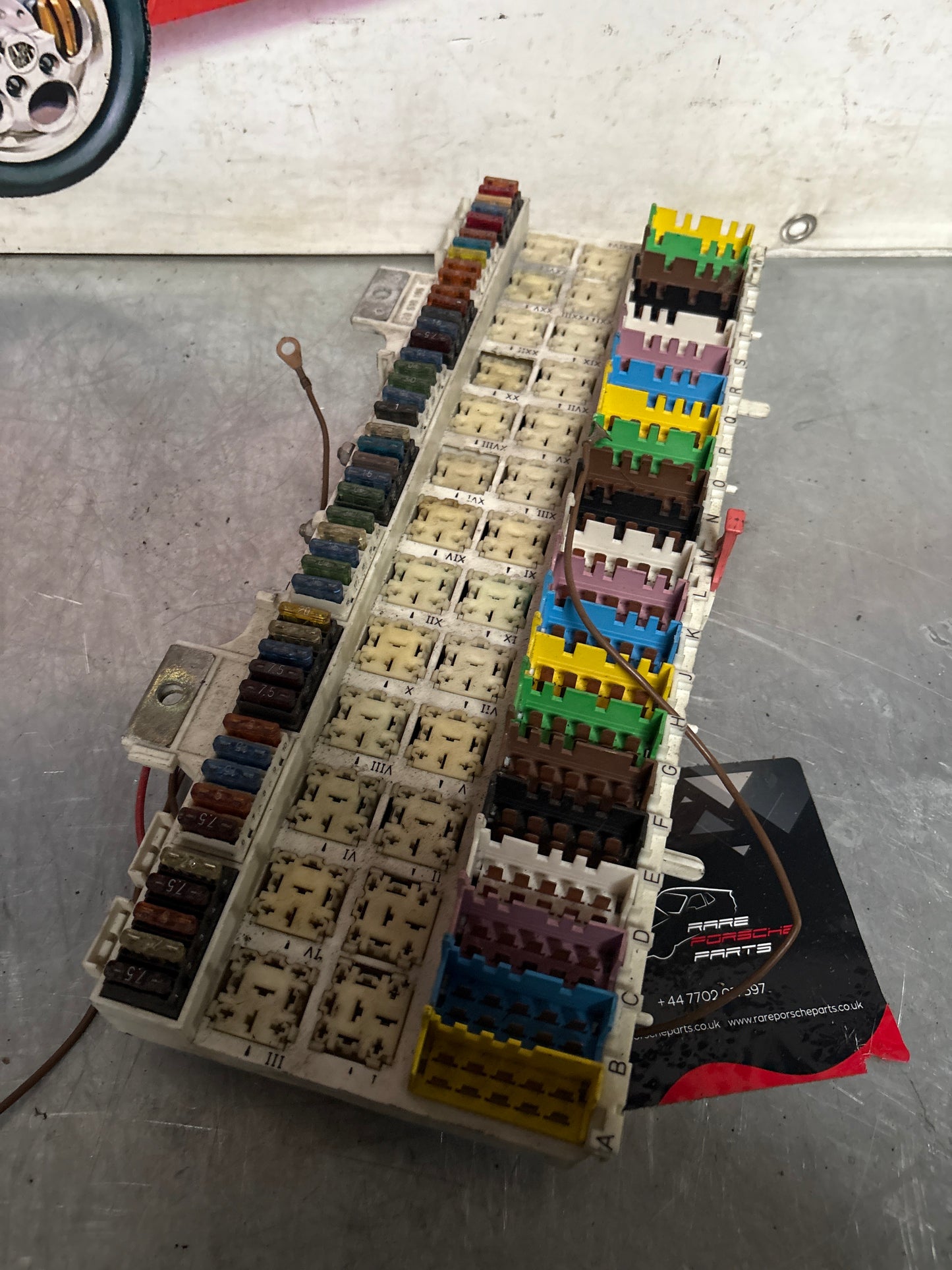 Porsche 928 relay fuse box, for spares or repair 92861010516